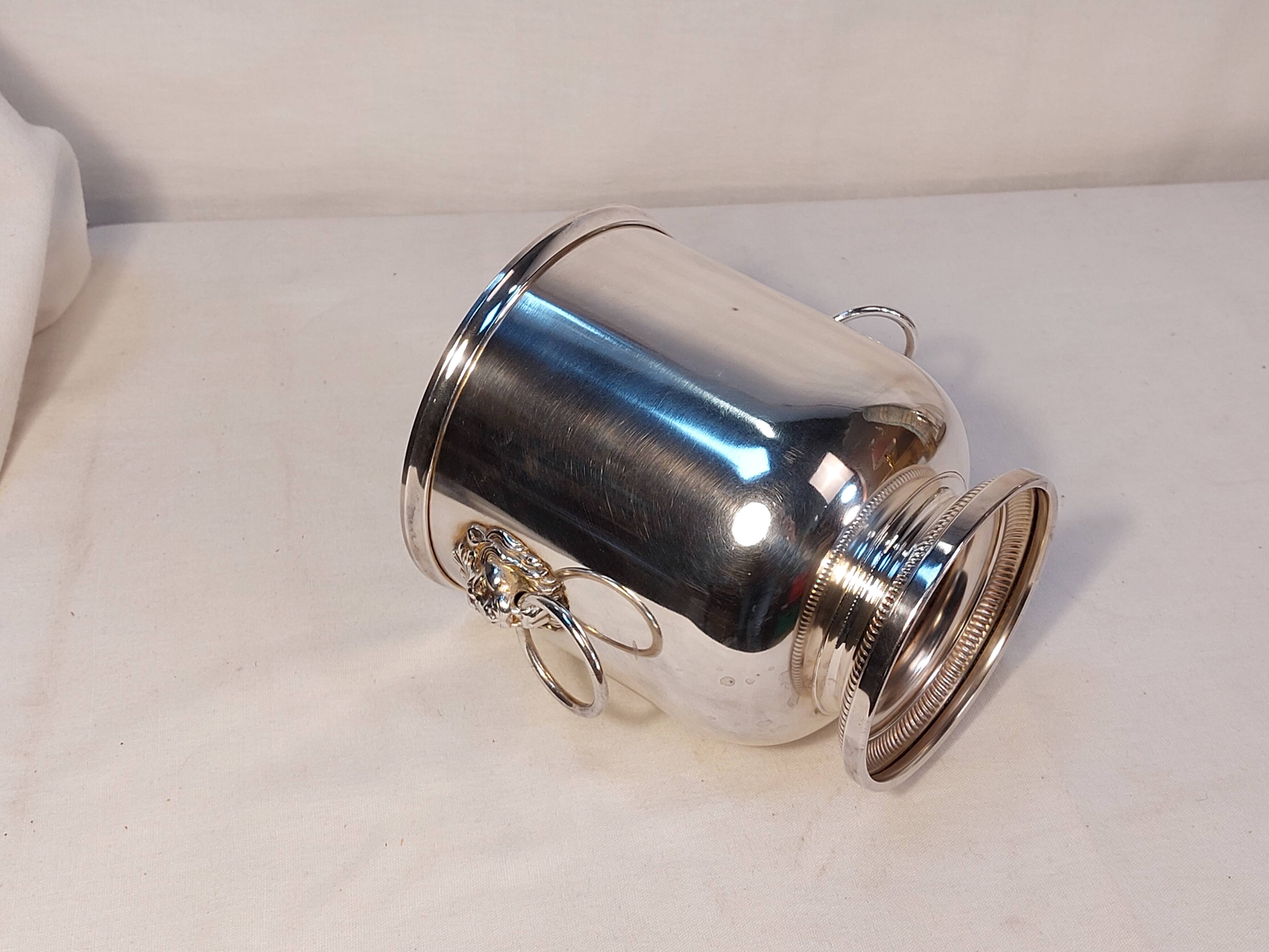 Silver-plated metal table ice bucket with lion head decoration