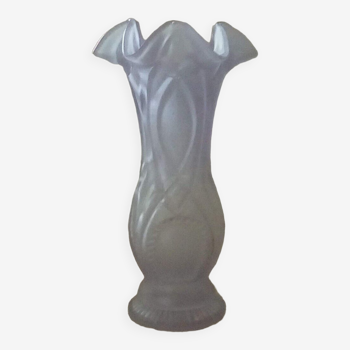 Vase en verre moule presse givre medaillon couleur parme clair