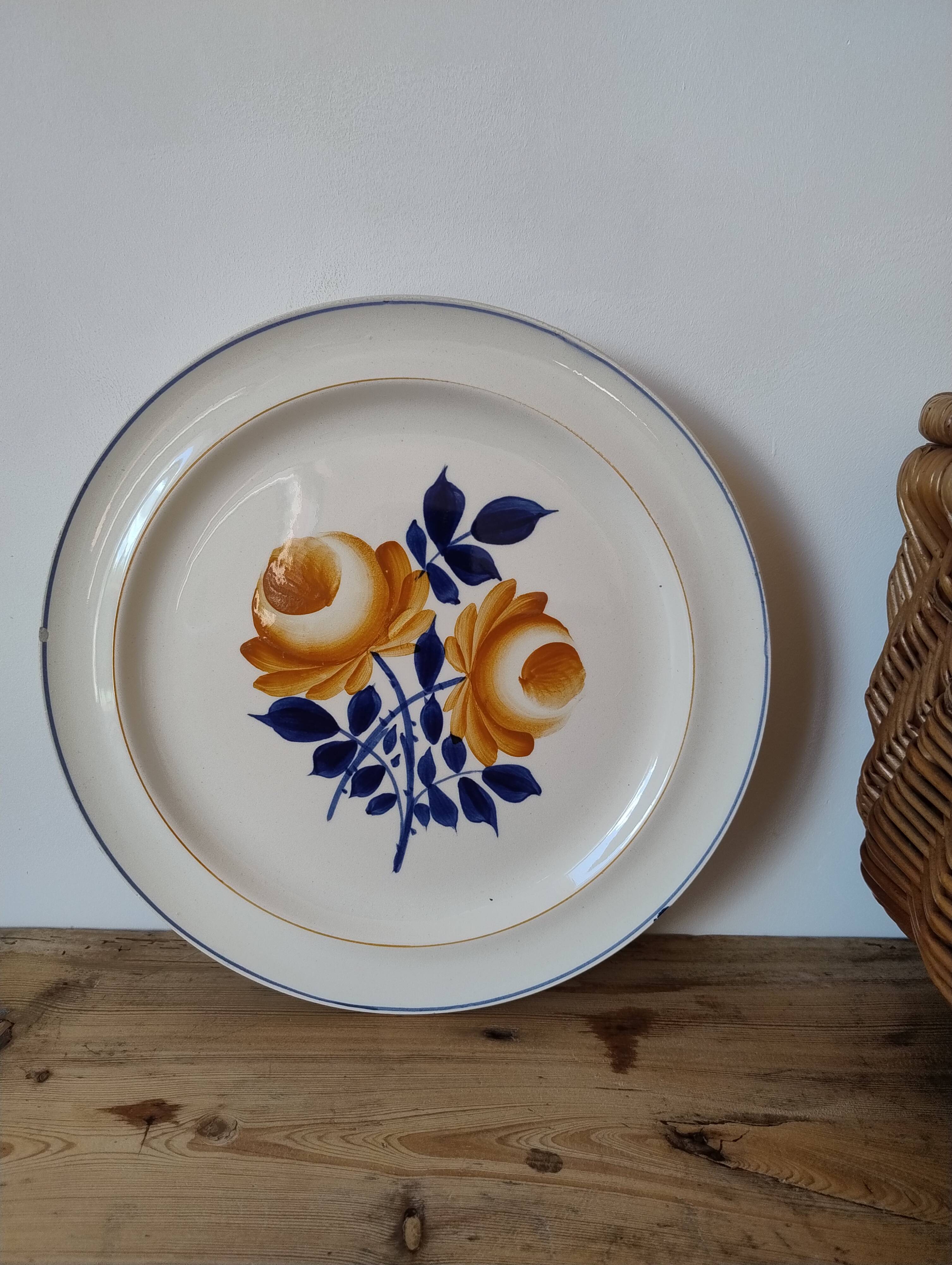 Plat sur pied vintage en faïence Moulin des Loups modèle Roubaix