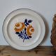 Plat sur pied vintage en faïence Moulin des Loups modèle Roubaix