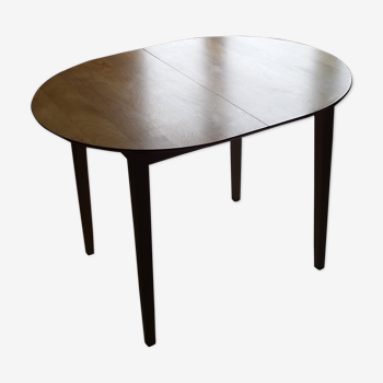 Oval table with extension