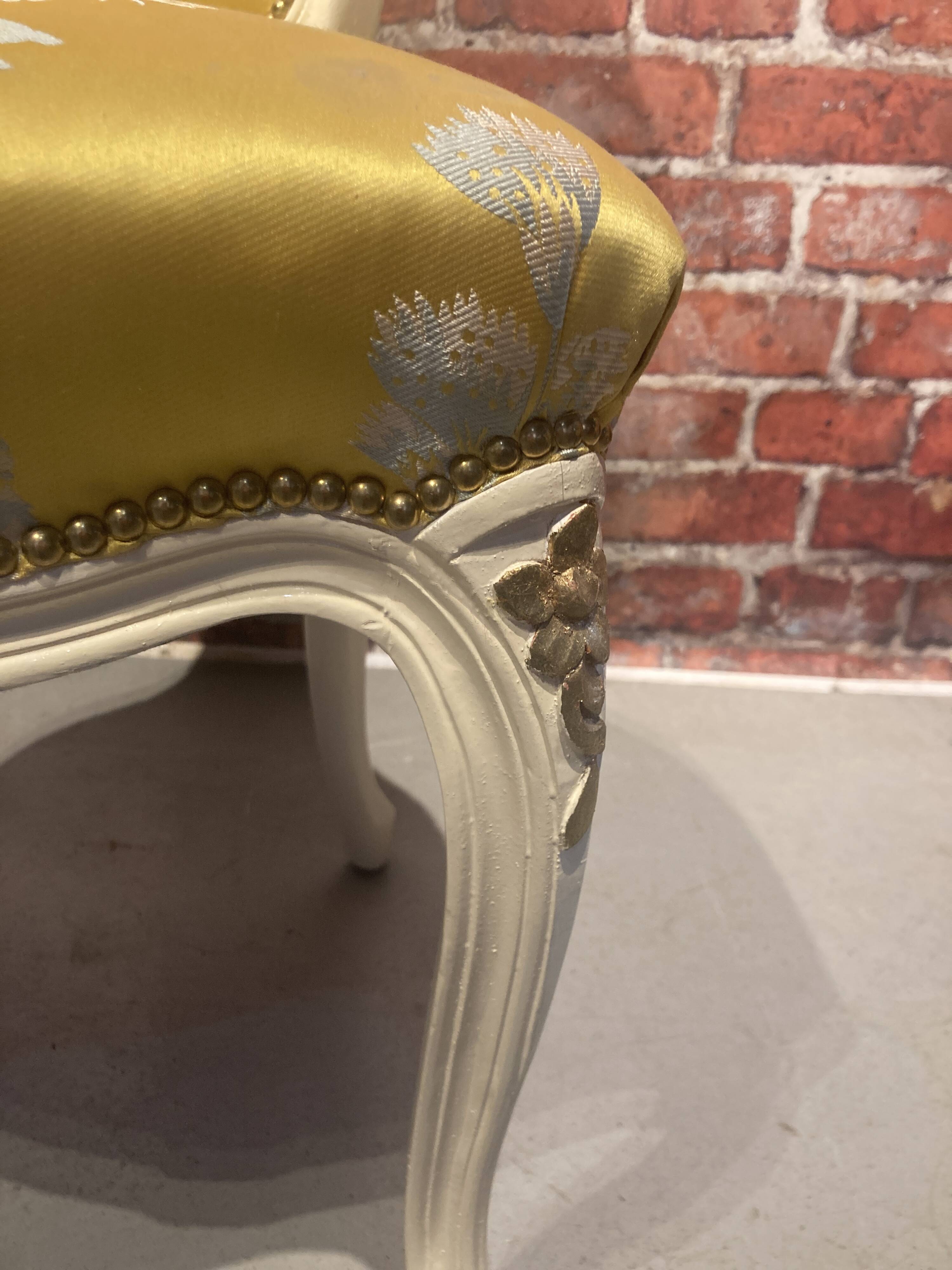 Lot d'un fauteuil et d'une chaise