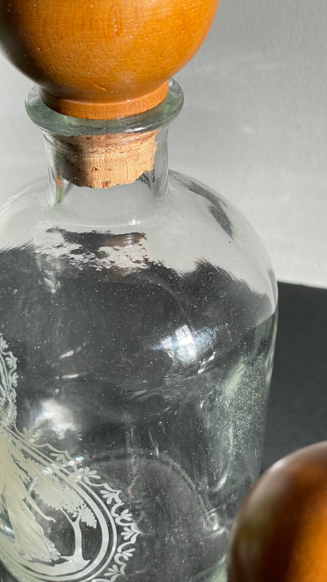 BOUTEILLES Verre Gravé et Bois VINTAGE