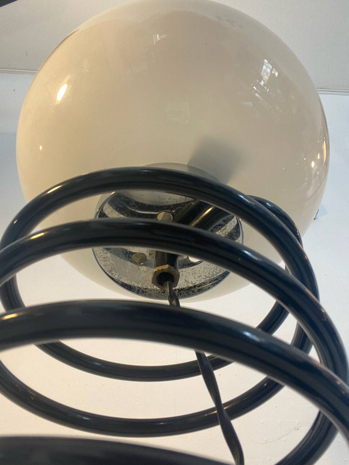 Lampe à poser ressort dans le goût d'Ingo Maurer