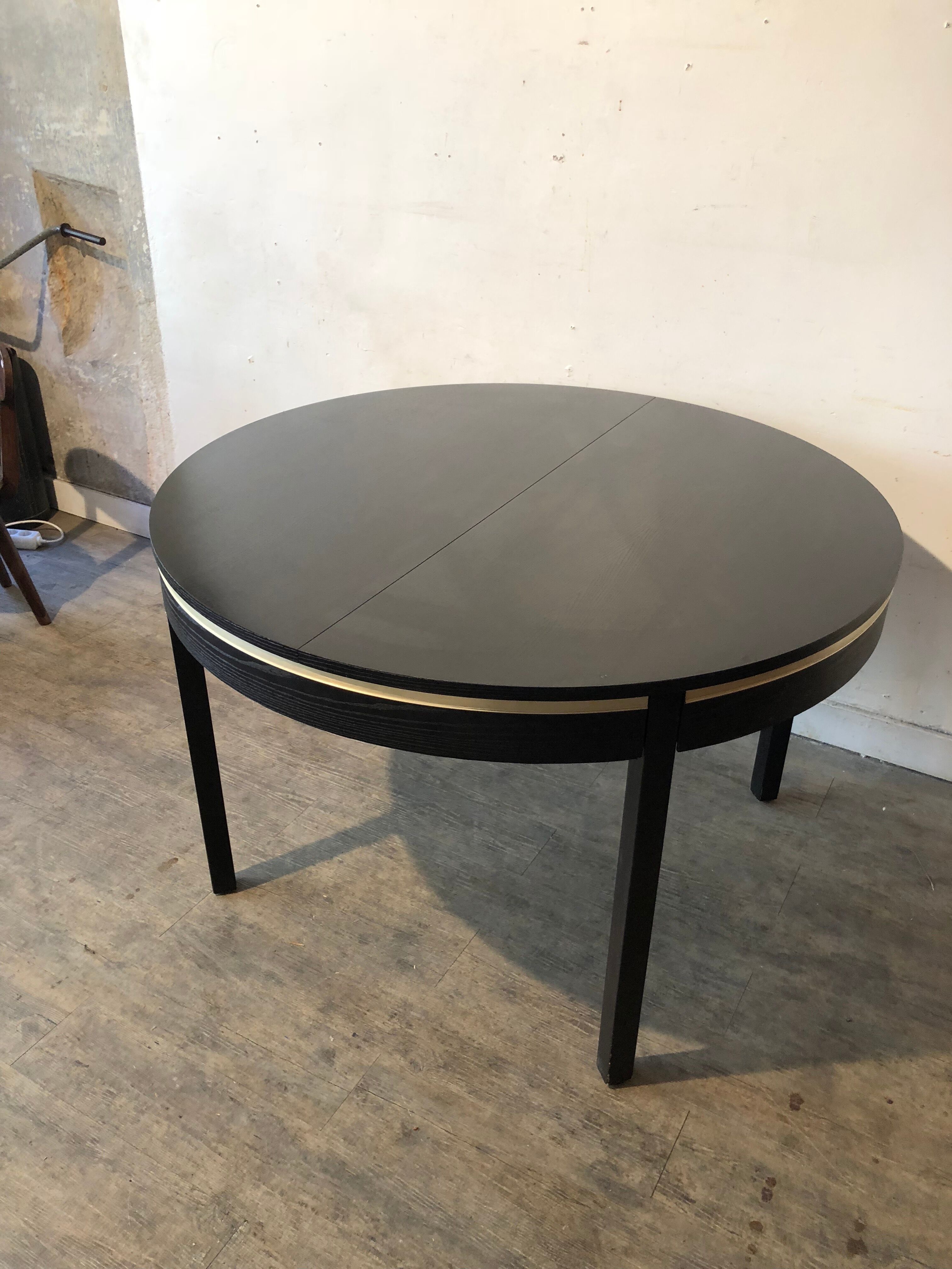 Round table blackened wood