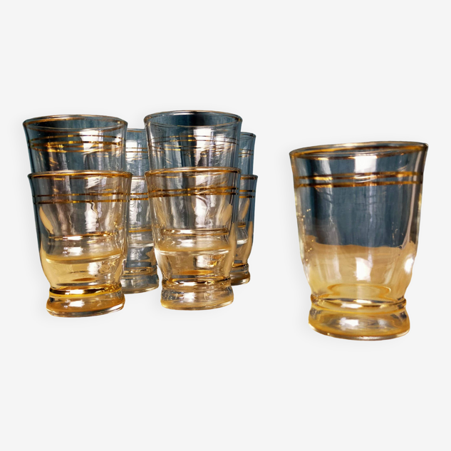 Lot de 9 verres anciens avec filet doré