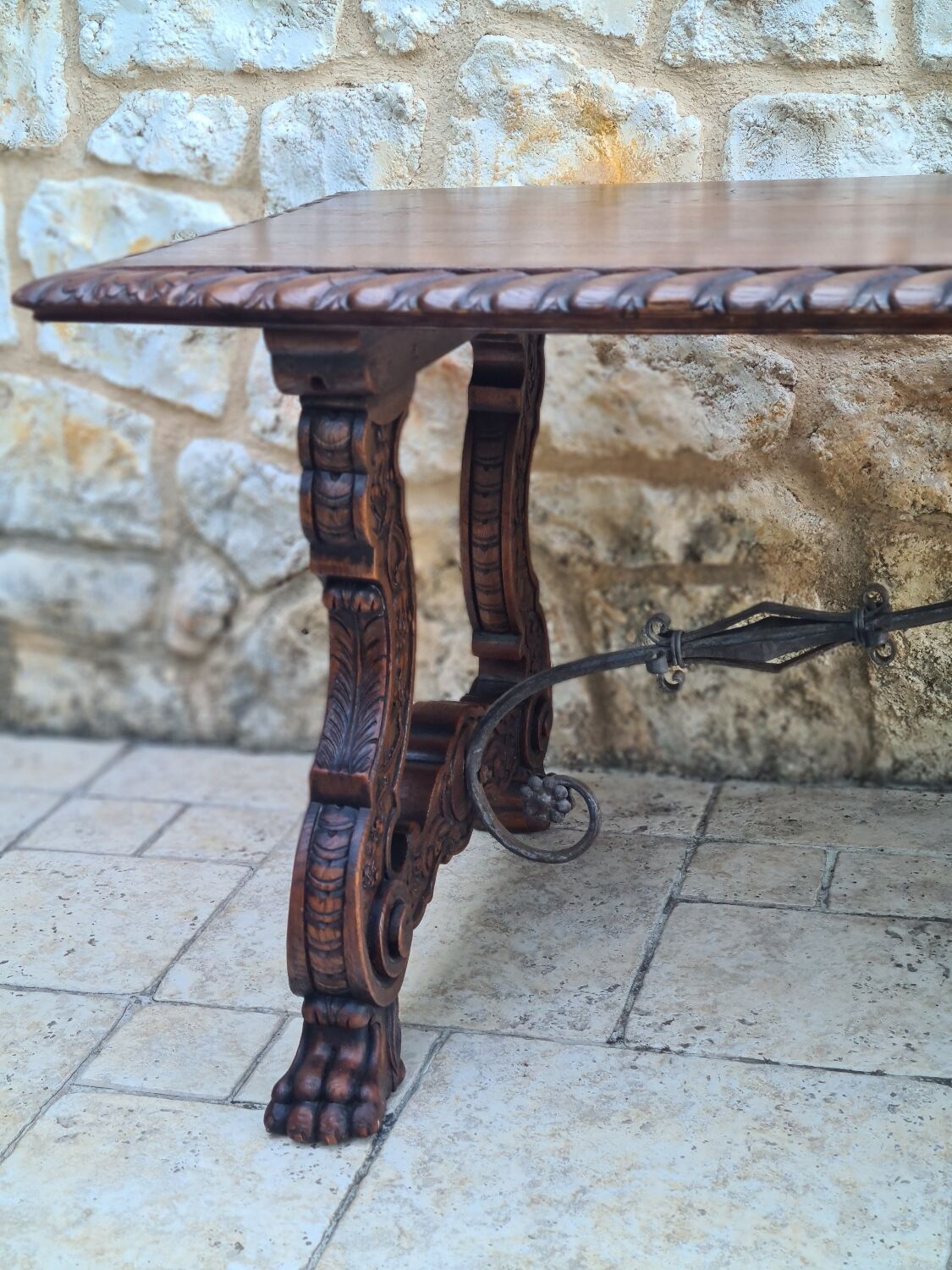 Table espagnole en chêne massif sculpté et fer forgé