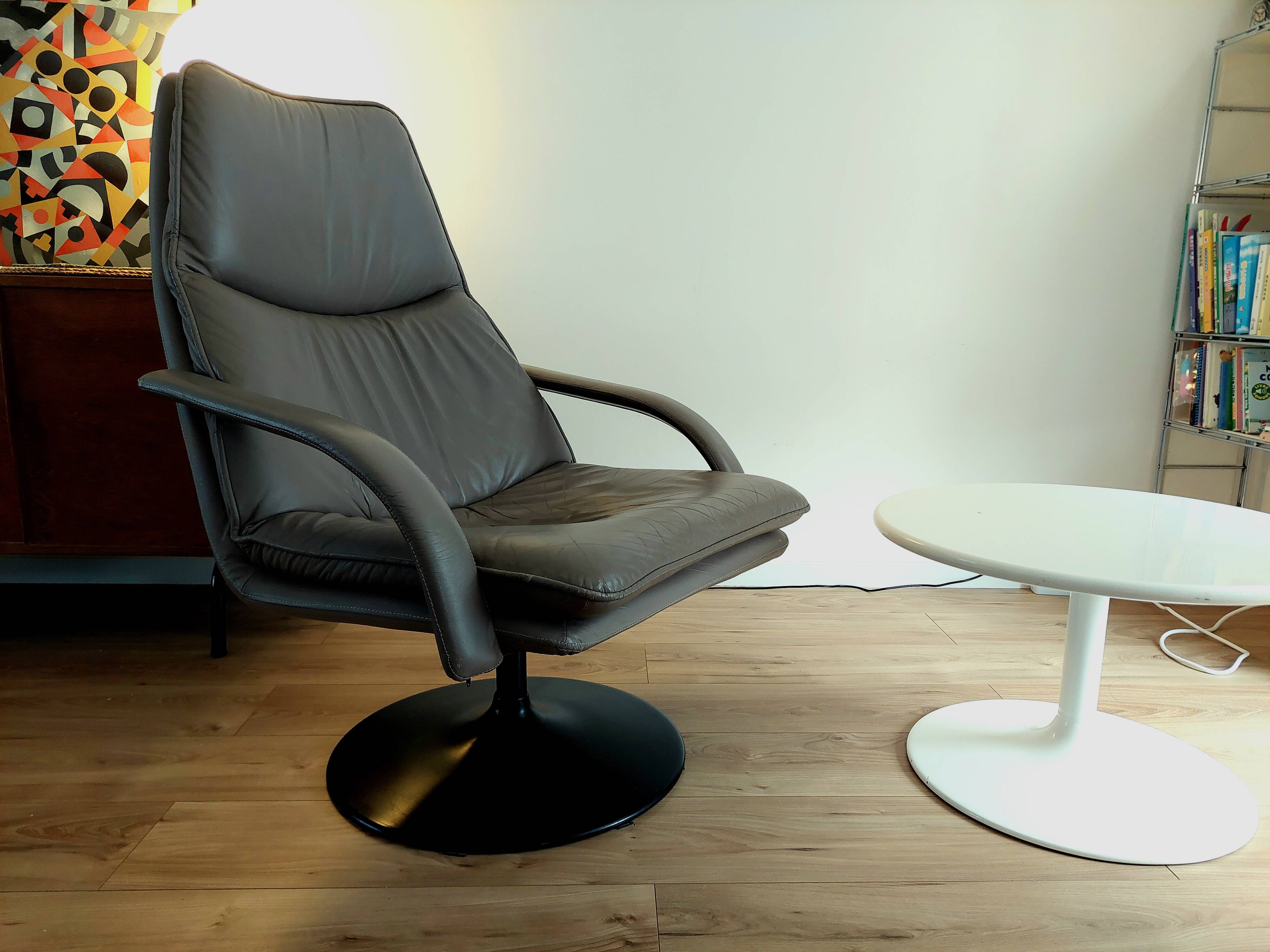 Lounge pivotant artifort geoffrey harcourt