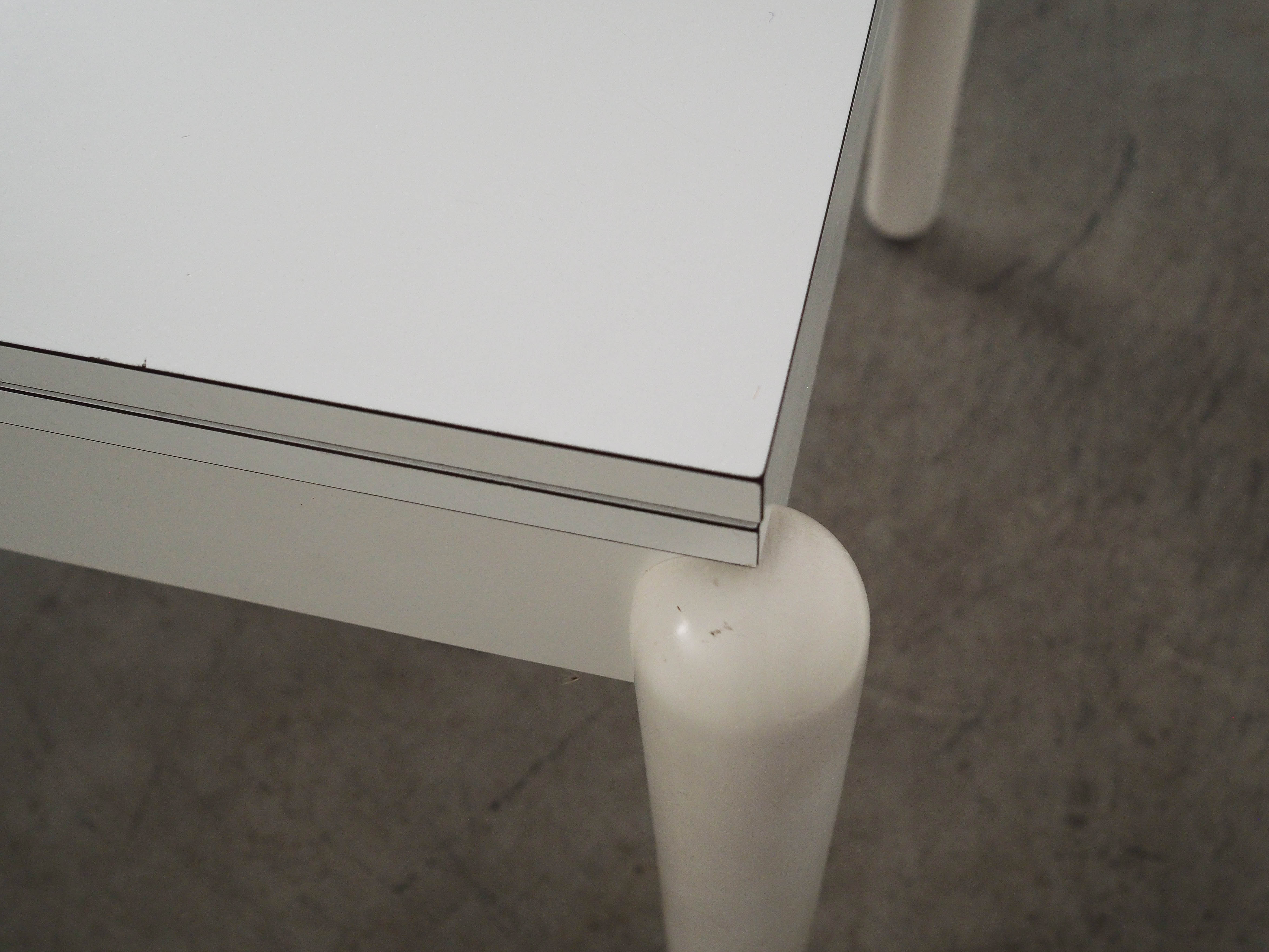 White extendable table, Italian design, 1980s, made in Italy