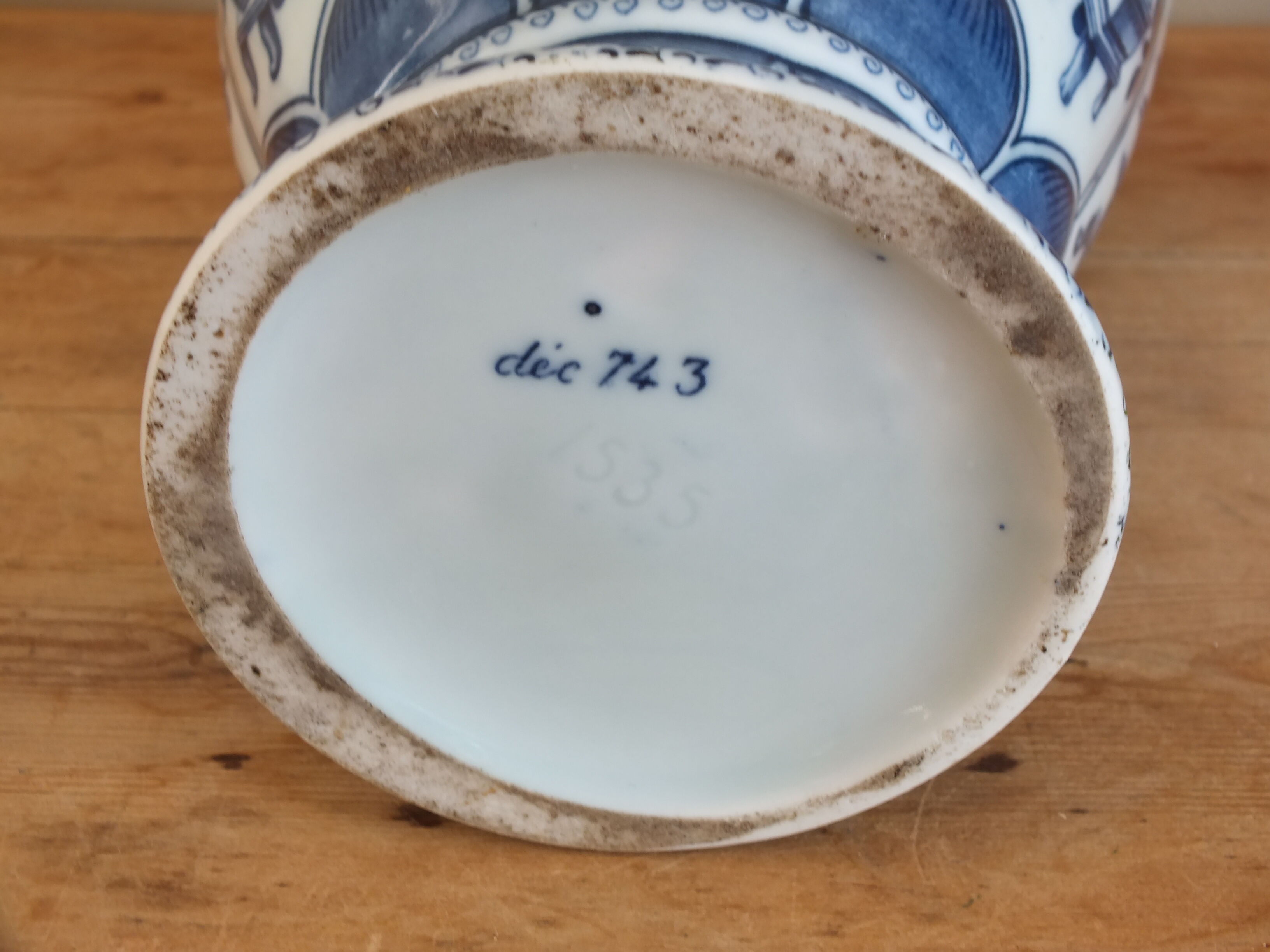 Covered pot in Delft porcelain