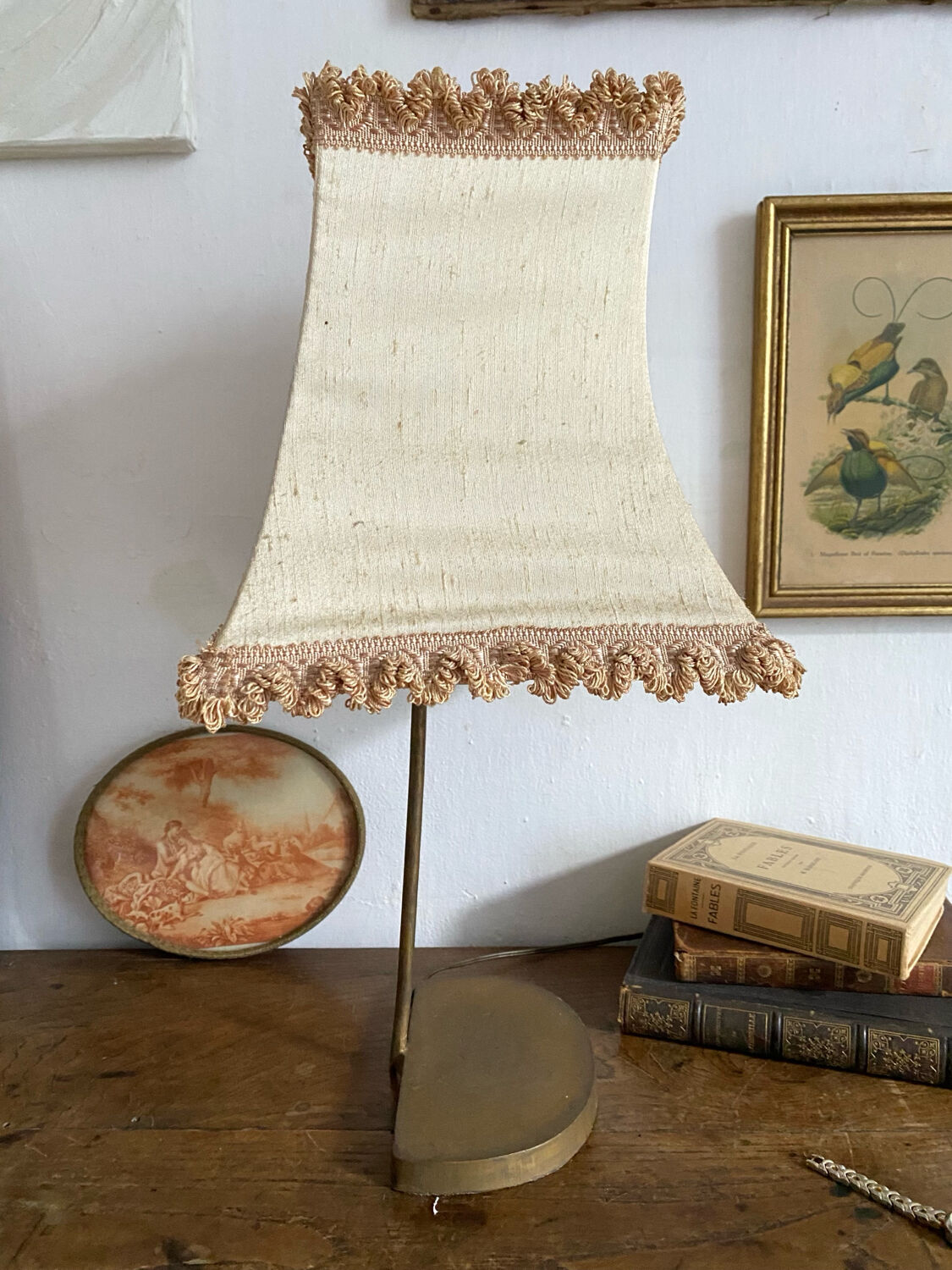 Retro lamp with pagoda lampshade