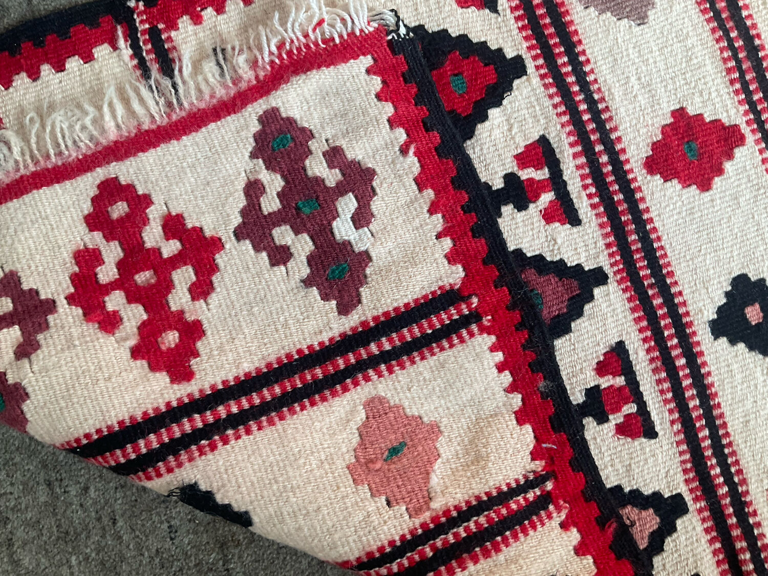 Vintage woven wool Kilim rug