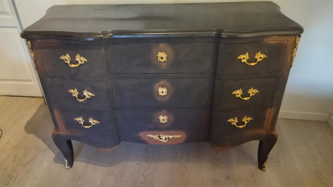 Royal chest of drawers Louis XV style