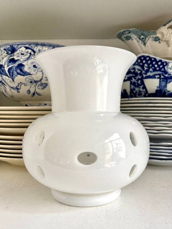 Vase balustre overlay en opaline blanche