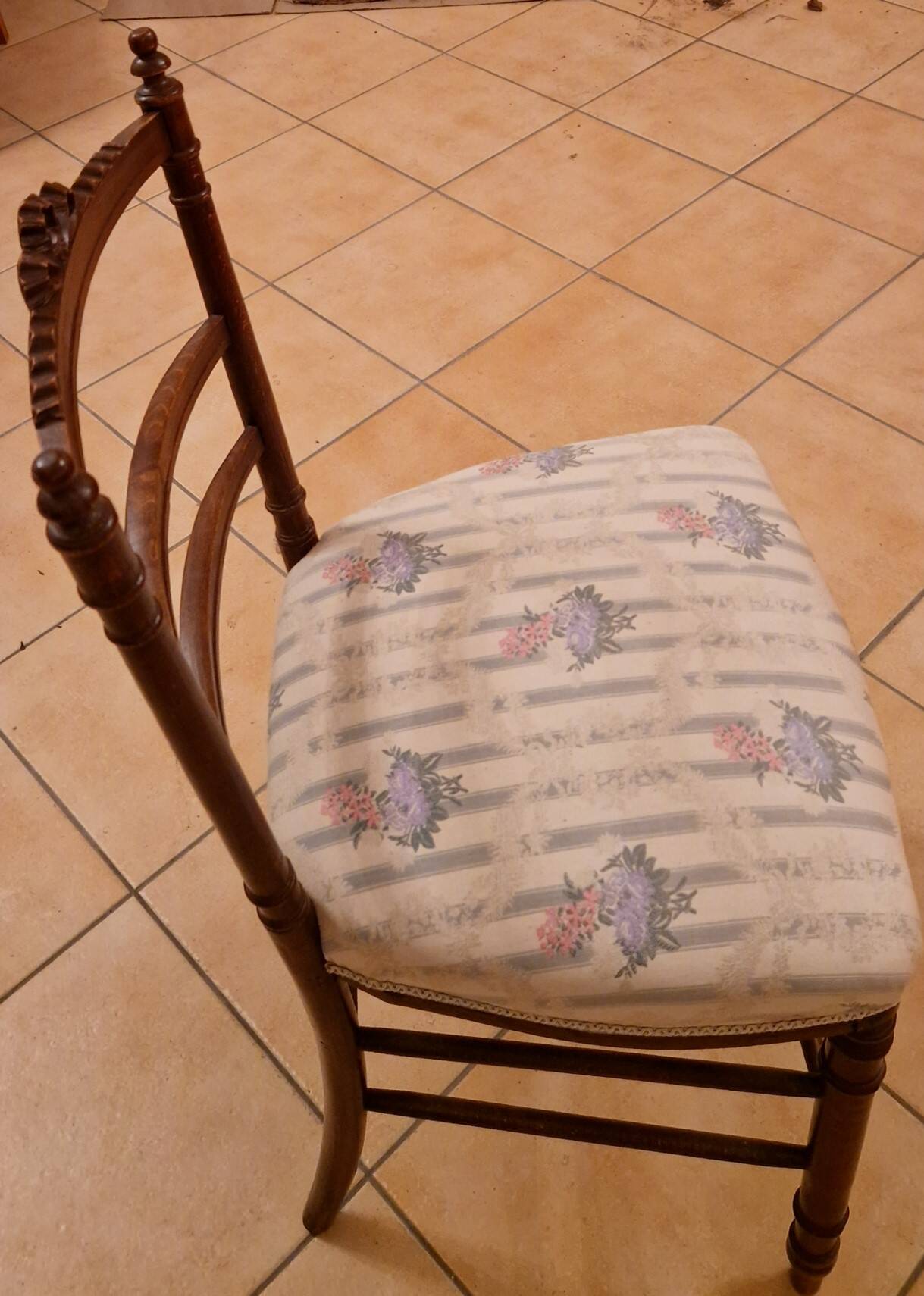 Antique Louis-Philippe chair in solid wood, 19th century, with restored seat.