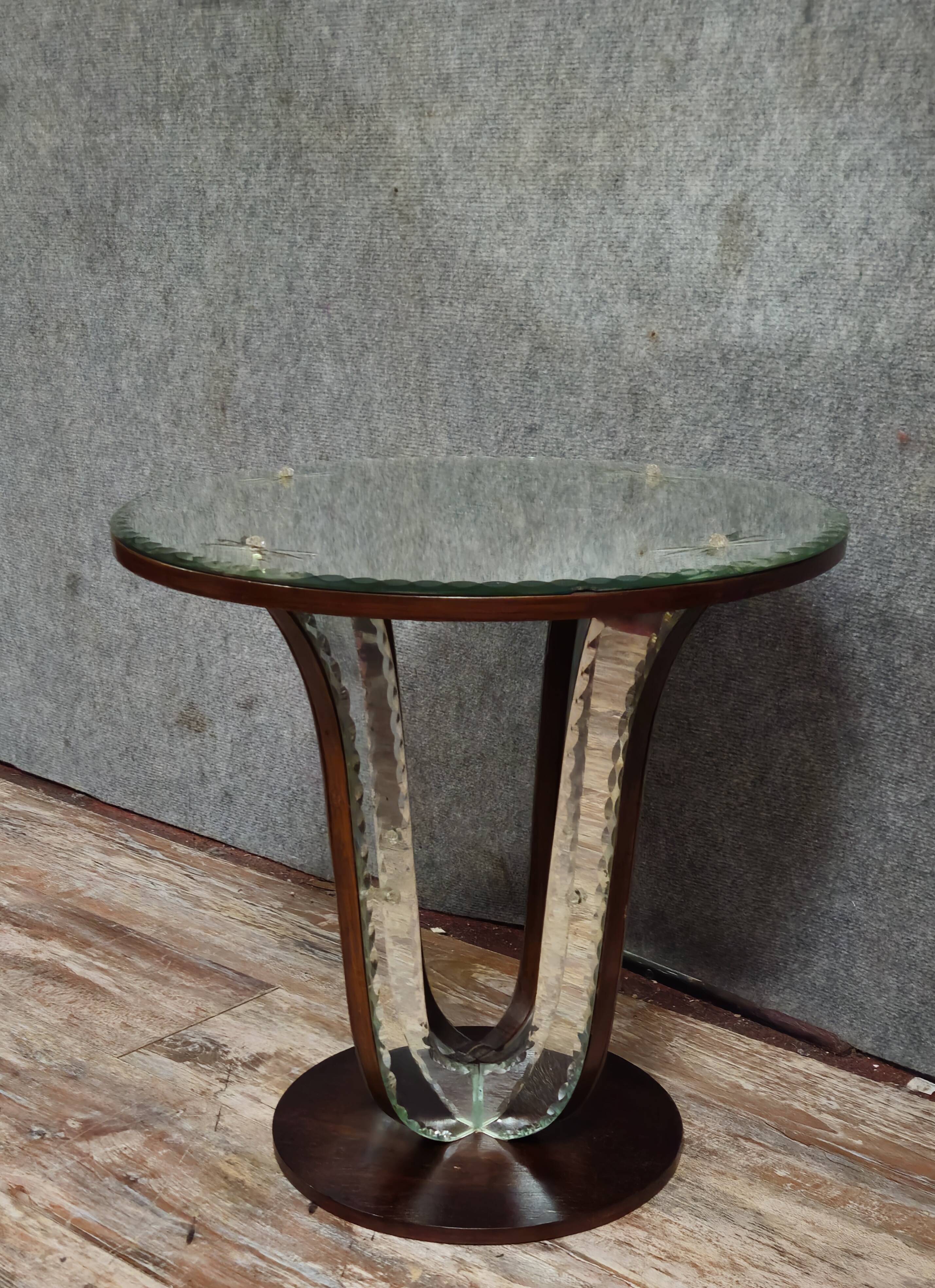 Art Deco guéridon resting on a central base made of stained wood.