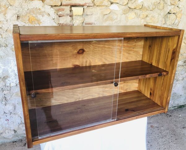 Étagère murale vintage avec portes coulissantes en plexiglass