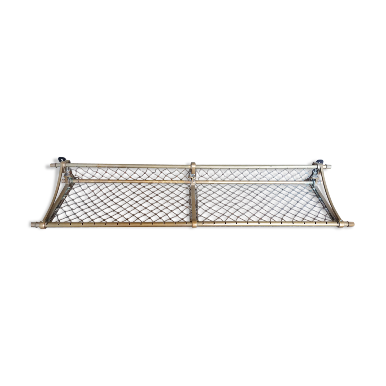 Shelf former luggage carrier
