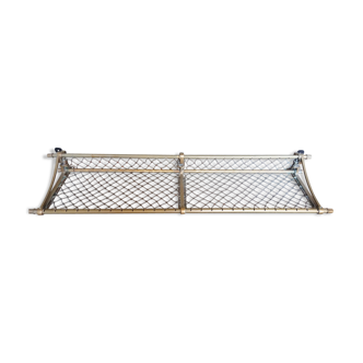 Shelf former luggage carrier
