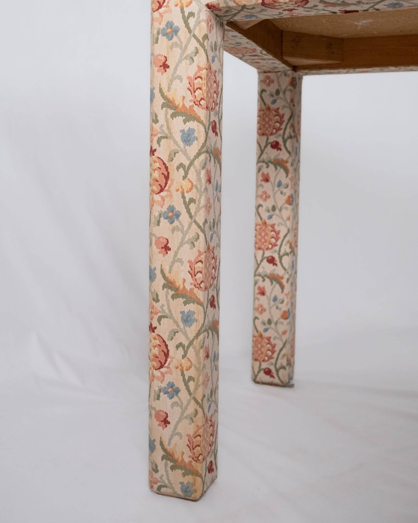 Console or desk set with its upholstered stool, Parsons style, 1980s.