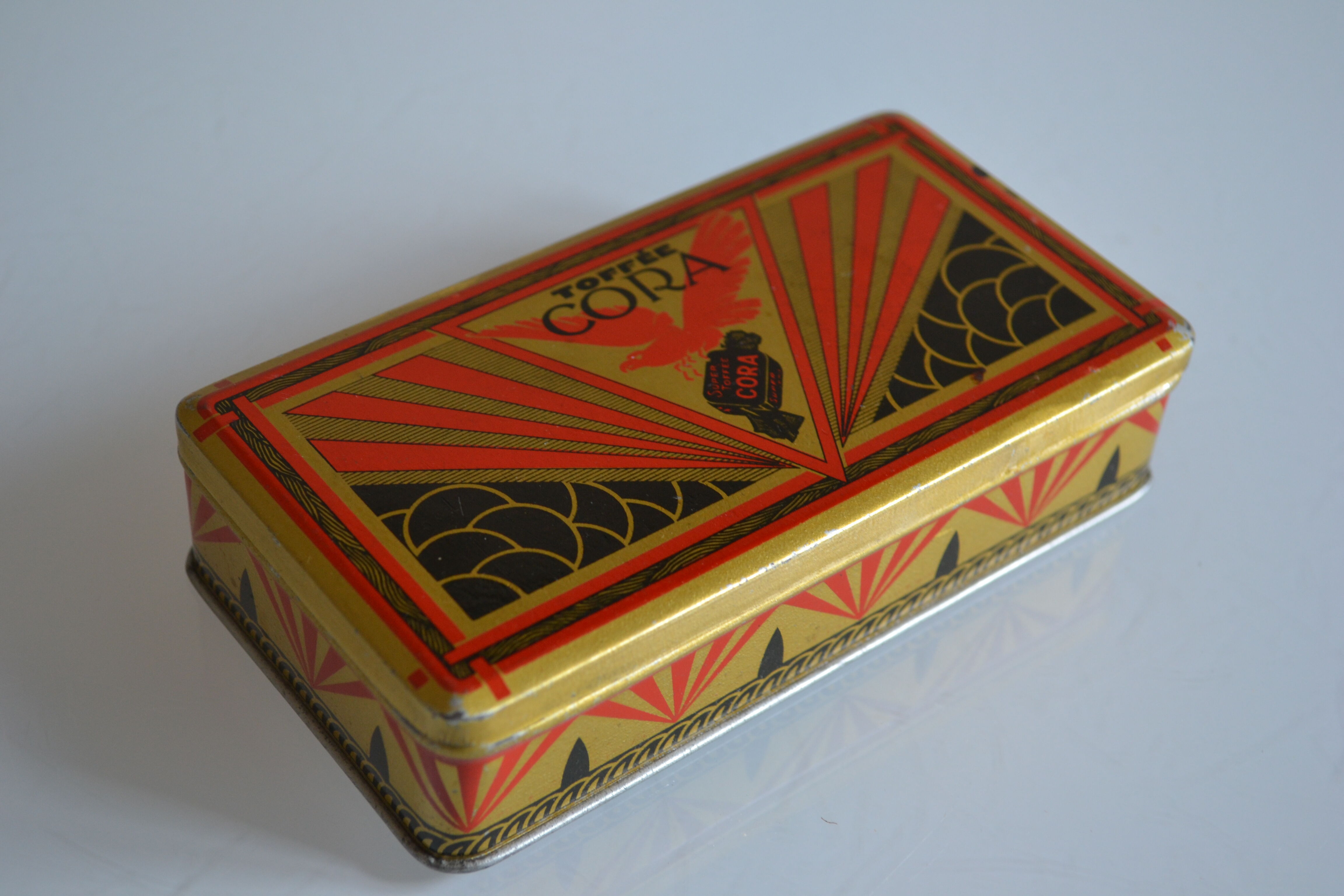 Advertising box toffee cora tole lithograph