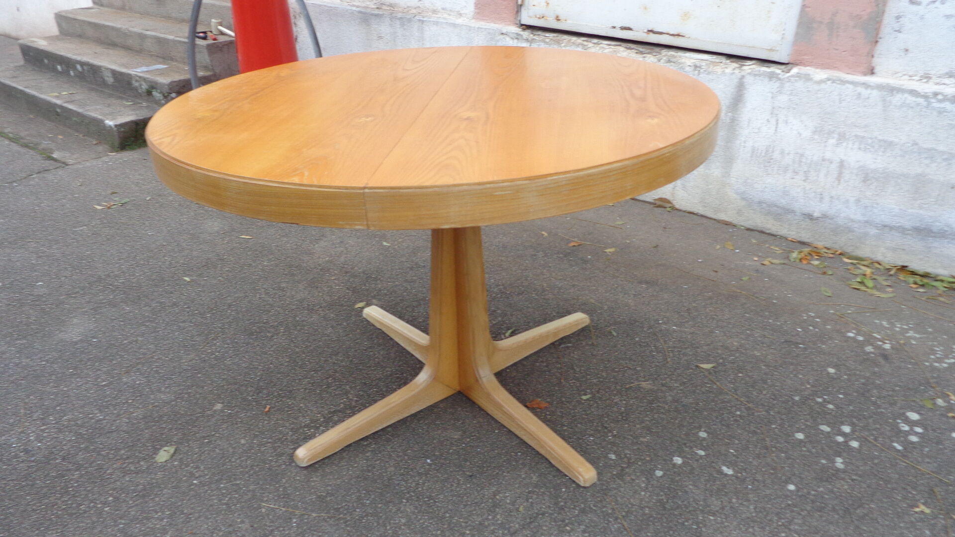 Baumann table in white wood