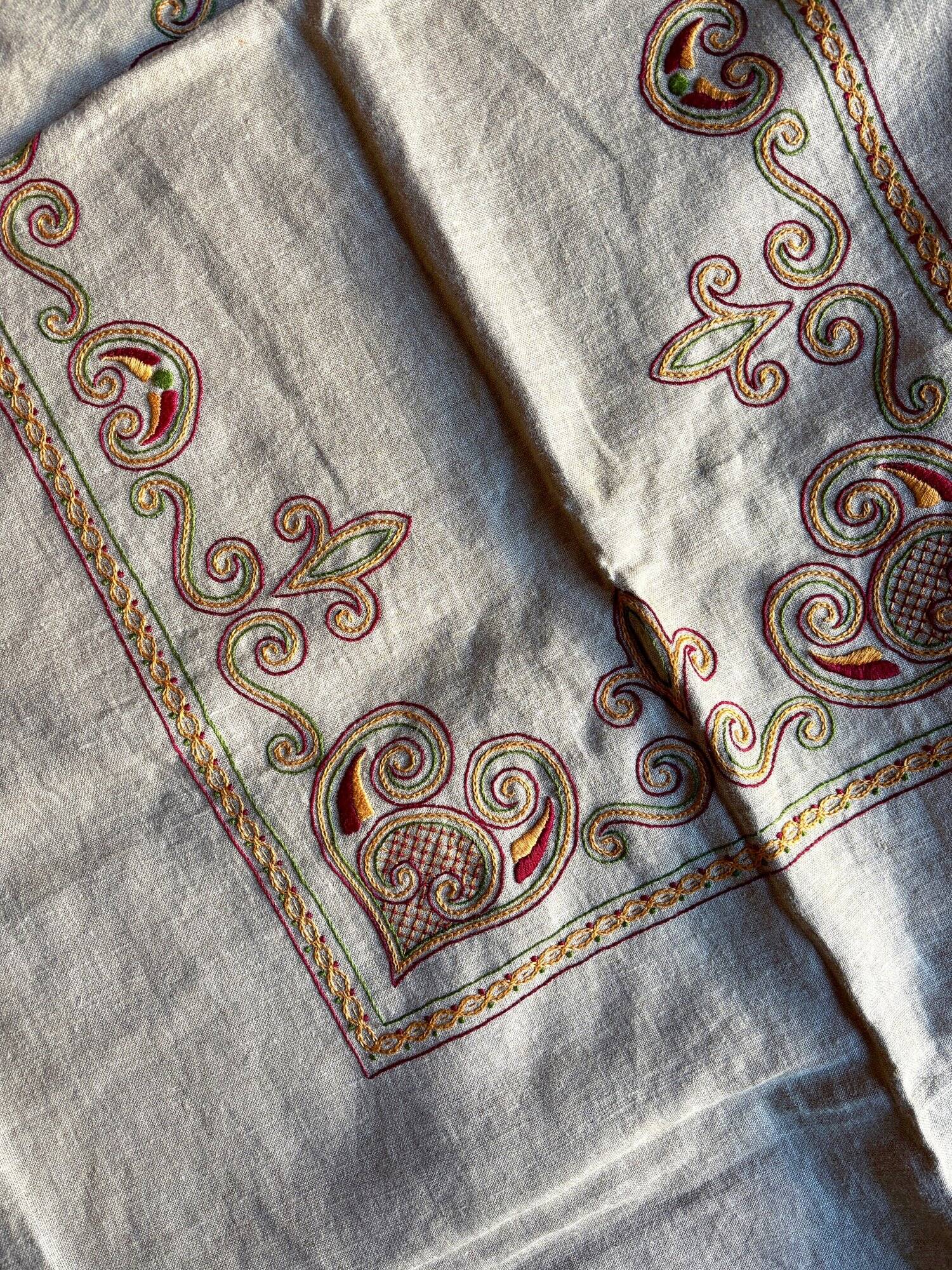 Embroidered hemp tablecloth and 12 napkins
