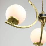 Lustre mid-century en laiton et opaline, italie
