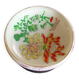 Petite coupe en porcelaine japonnaise