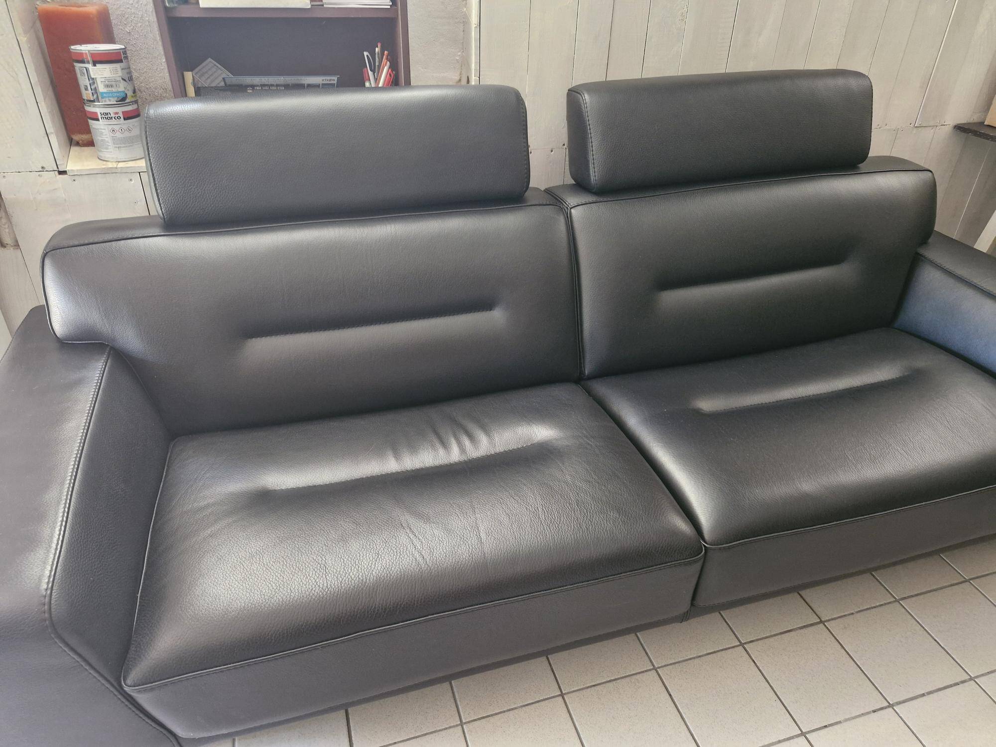 "Pulsation" canapé Roche Bobois, with headrests, black leather.