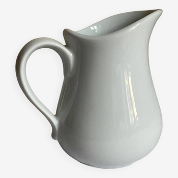 Porcelain milk jug, Apilco