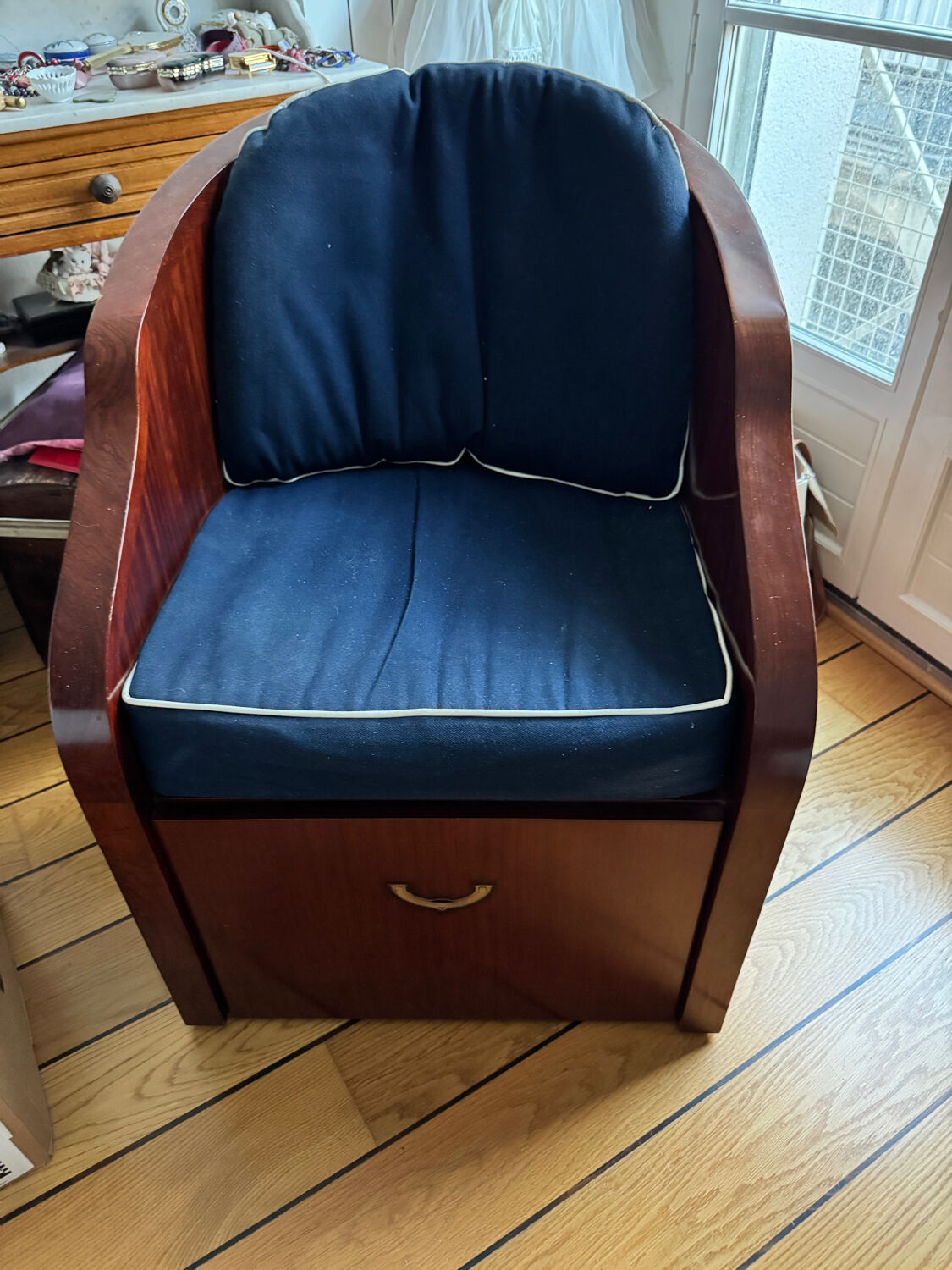 Swivel chair