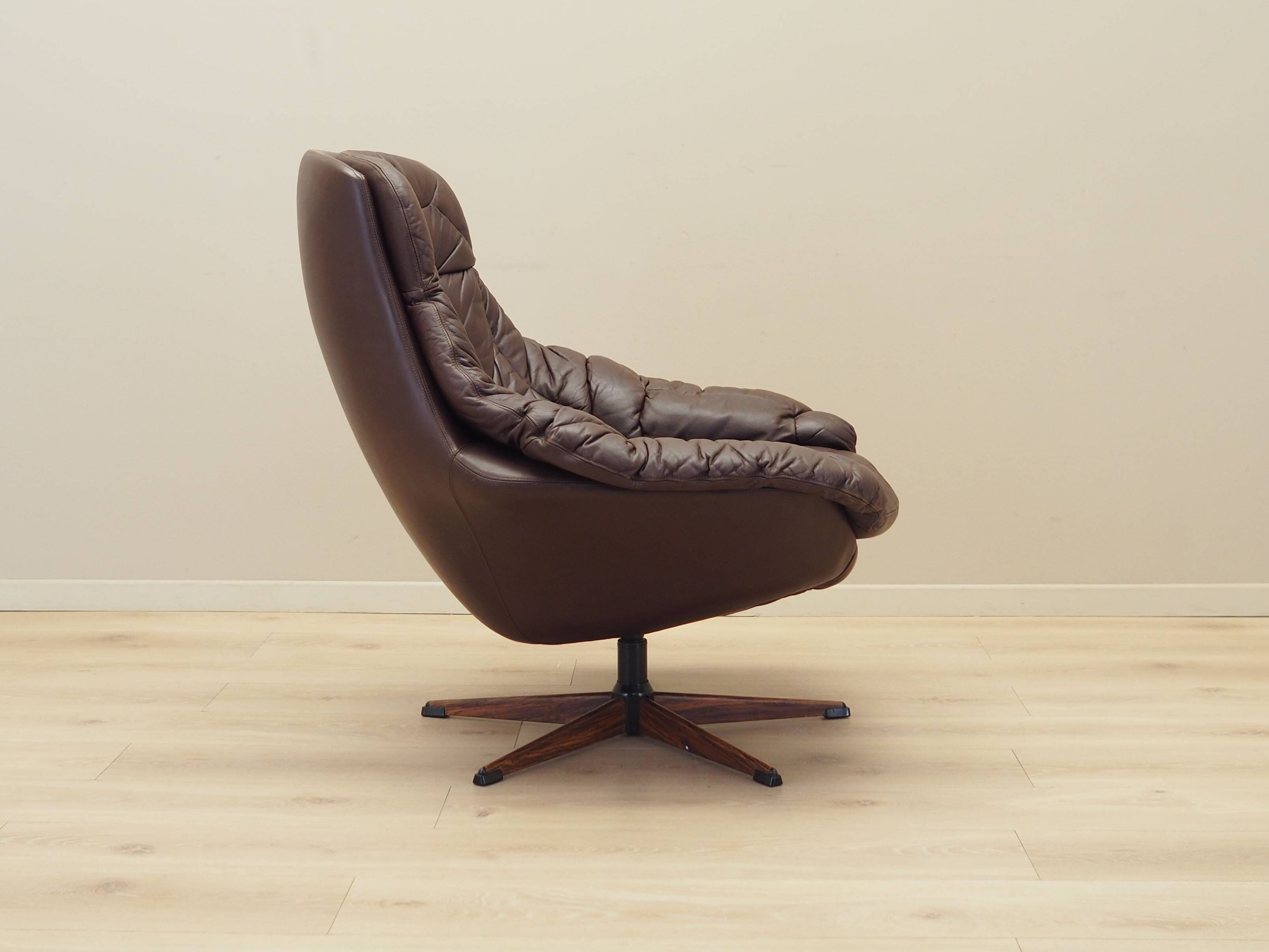 Leather swivel chair, Danish design, 1960s, designer: H.W. Klein, manufactu