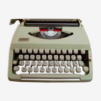 Typewriter Brother model 200