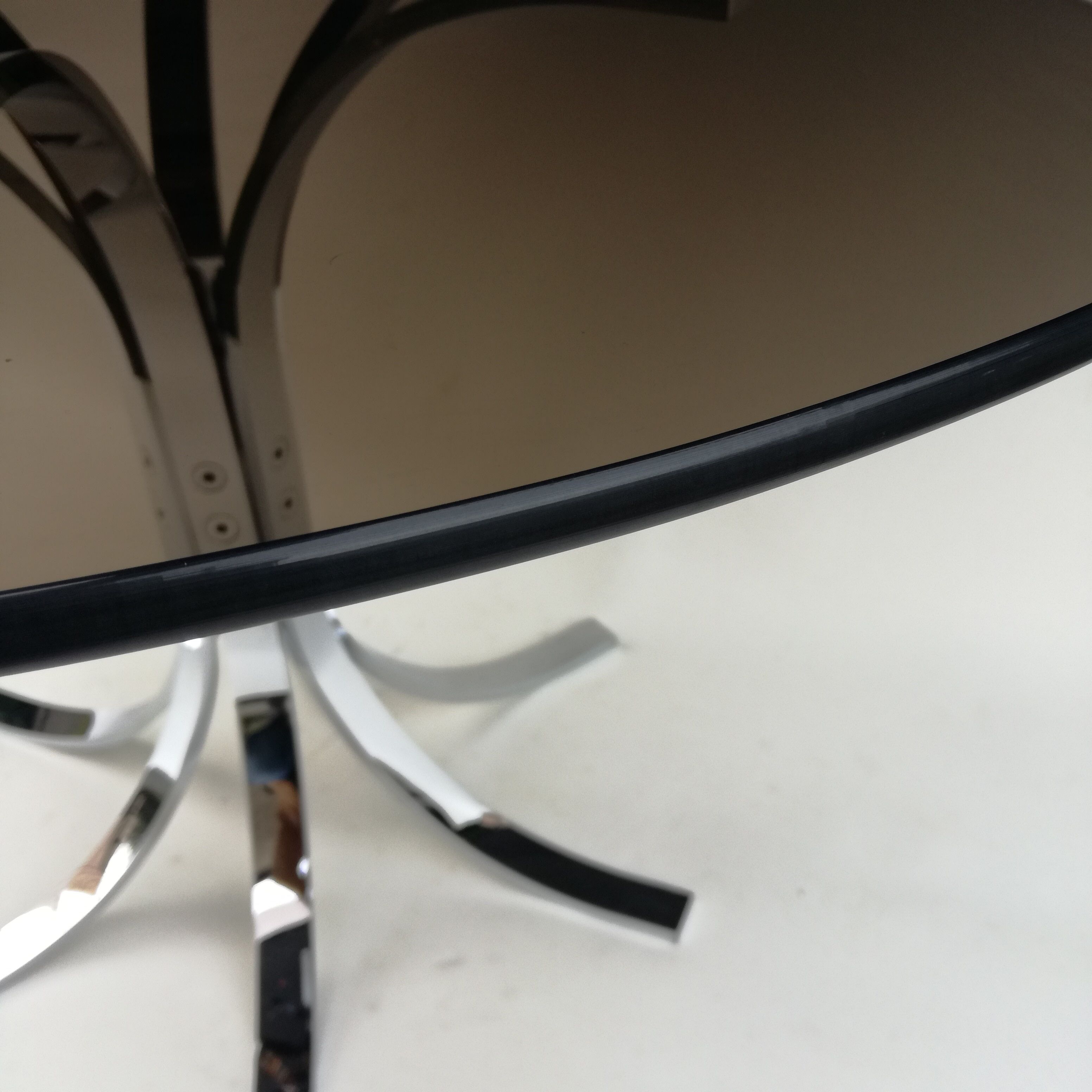 Smoked glass coffee table - Ø90cm