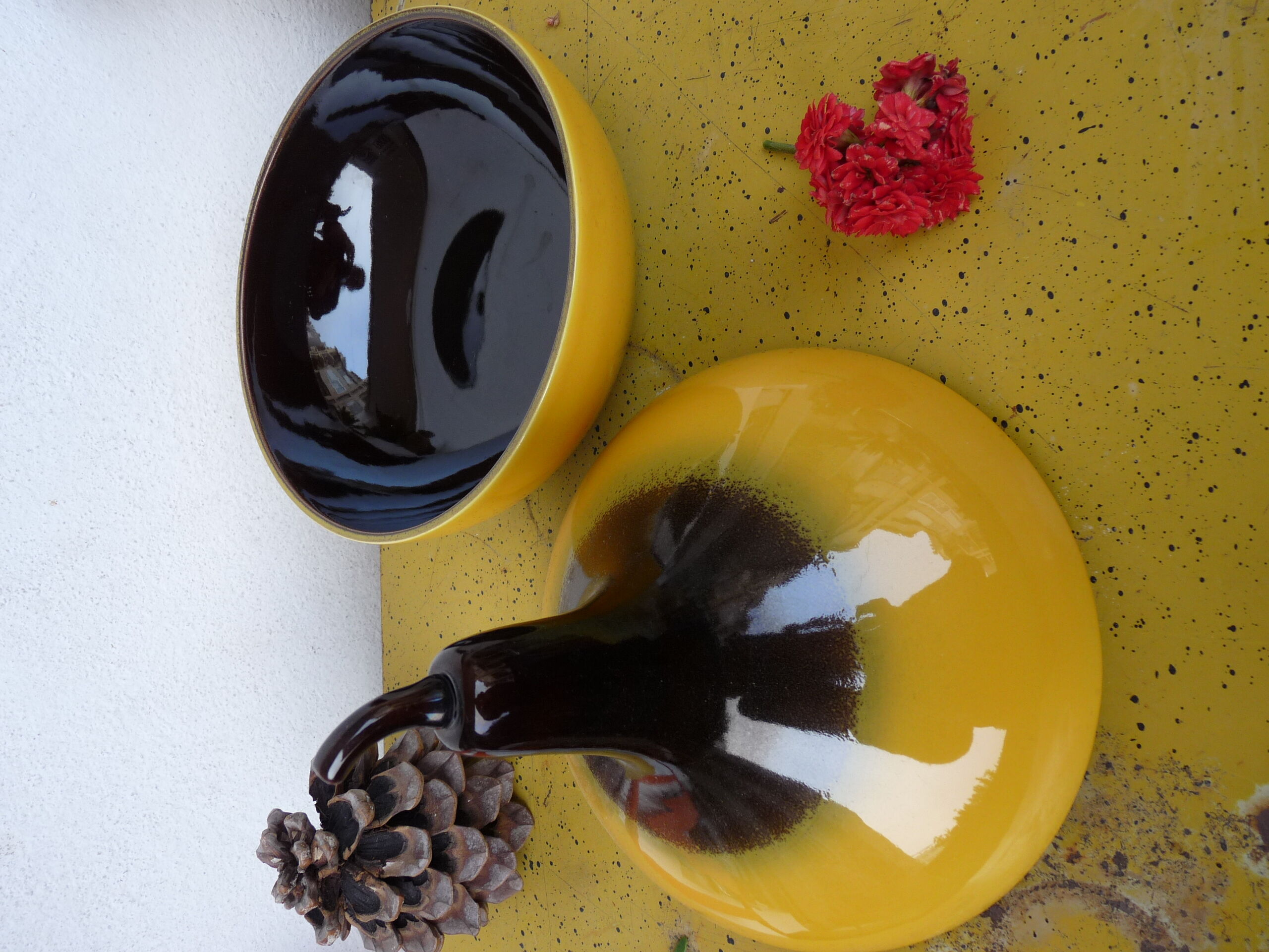 Pear-shaped soupiere vintage italian ceramic 70