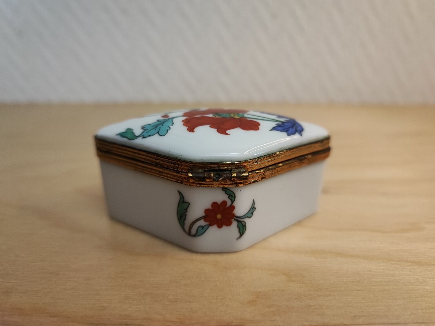 Paris porcelain pill box