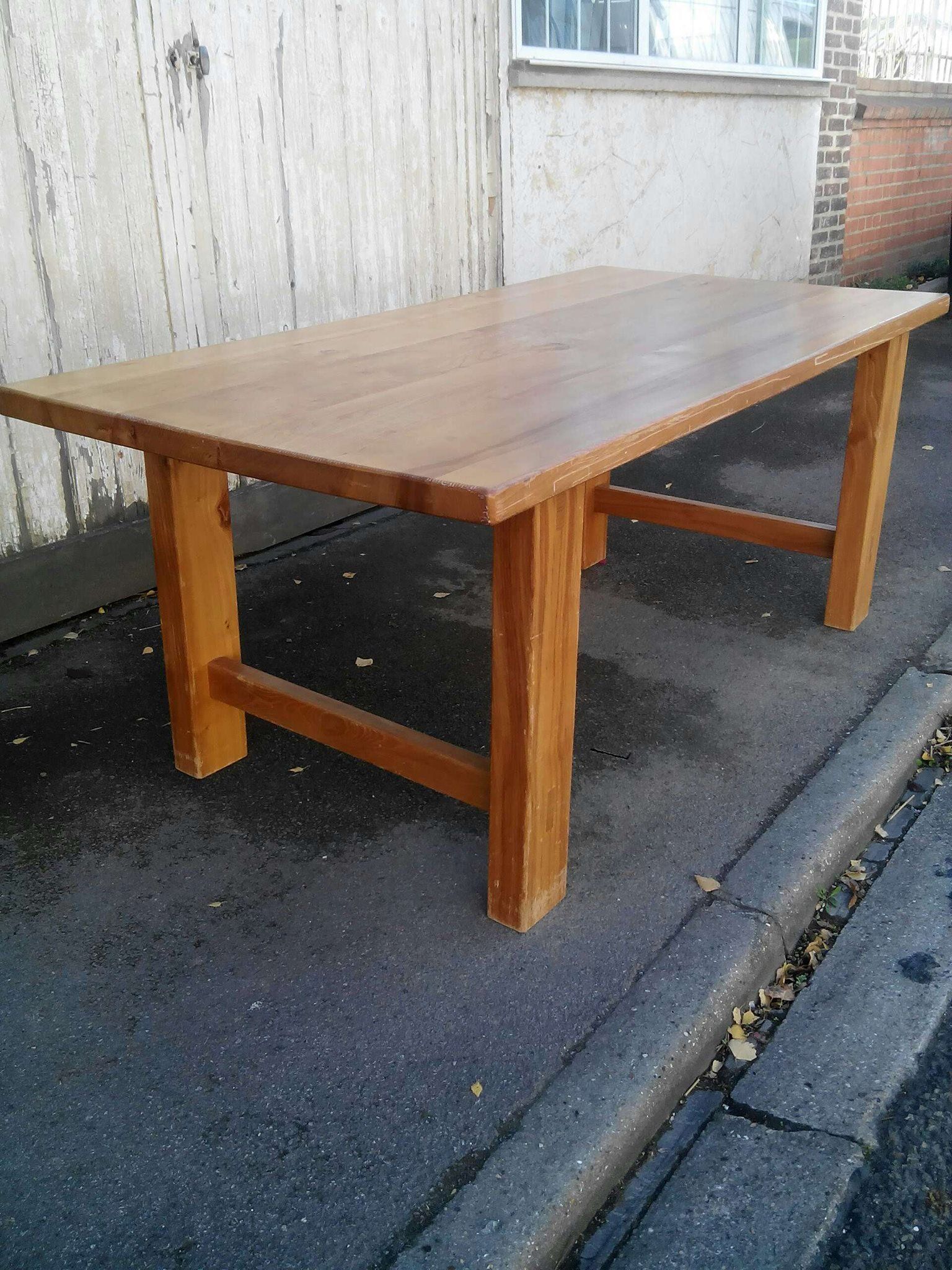 Table à manger en bois massif design brut