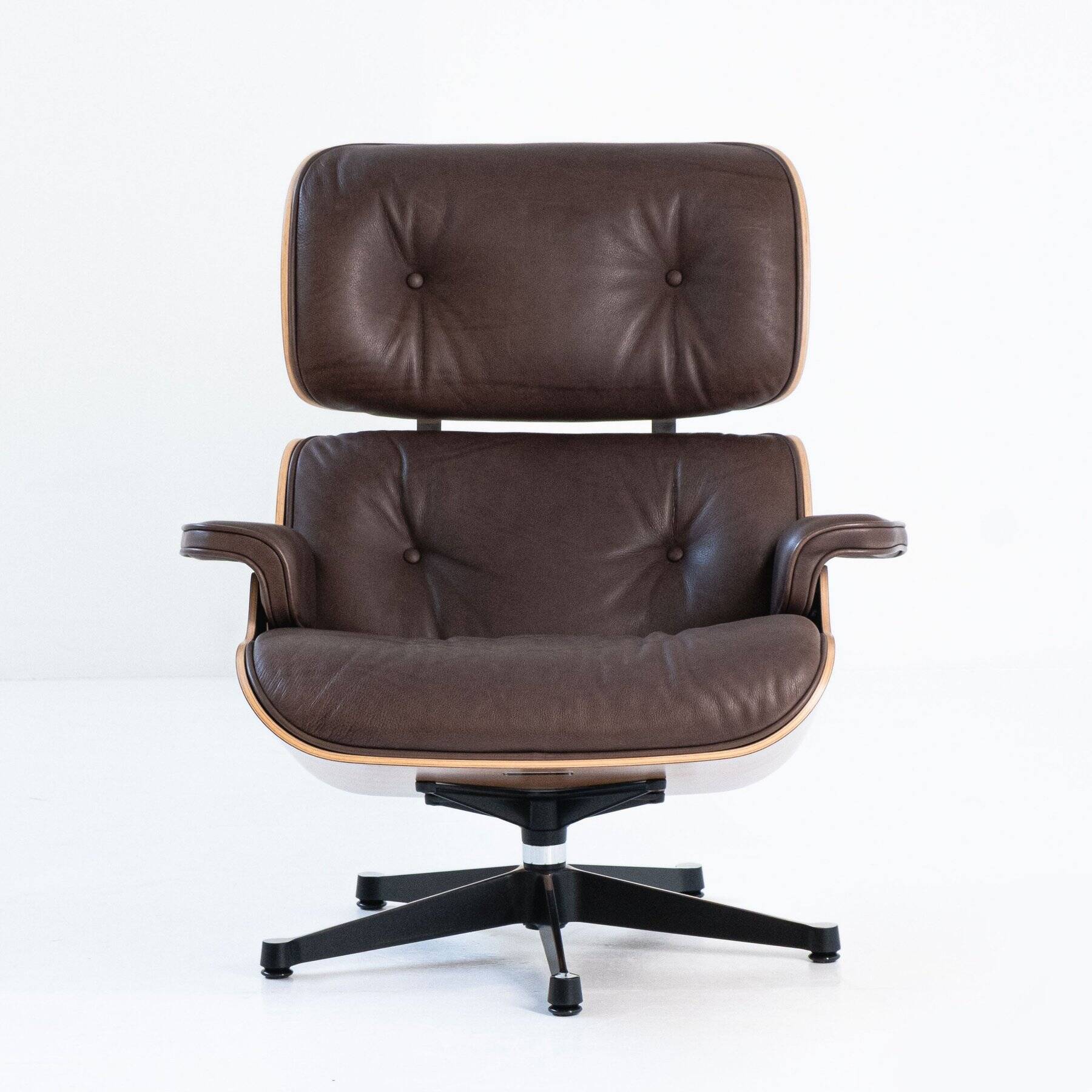 Vitra Eames Lounge Chair & Ottoman – American Cherry