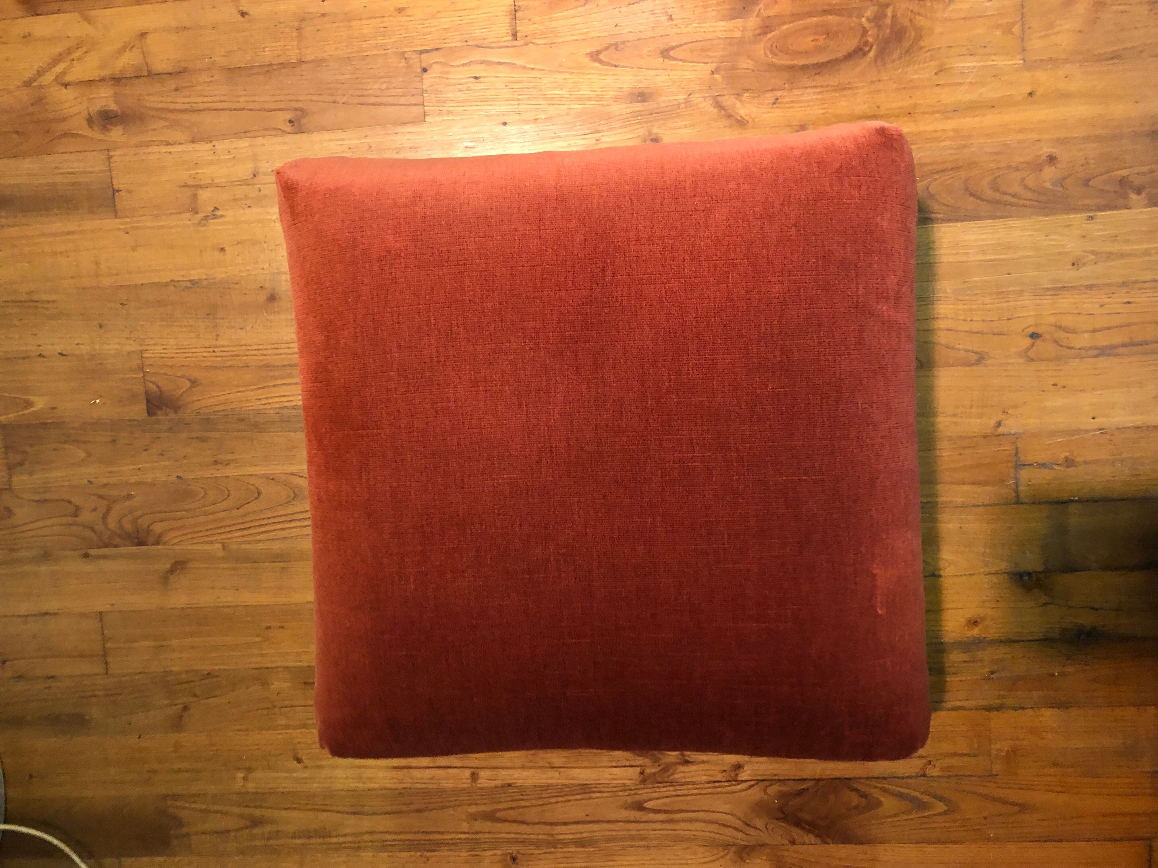 Pink velvet ottoman