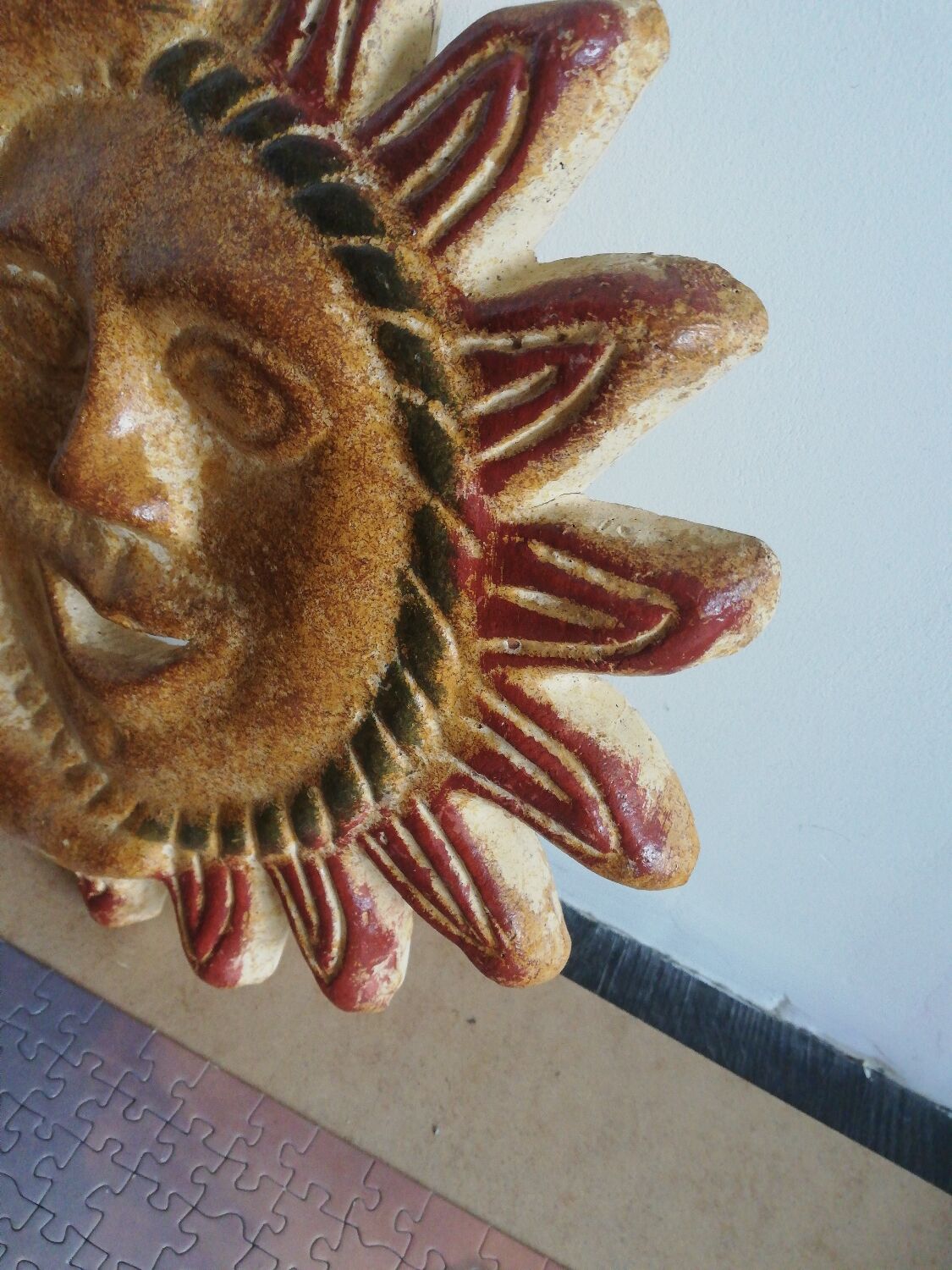 Wall decoration in the shape of sun and moon