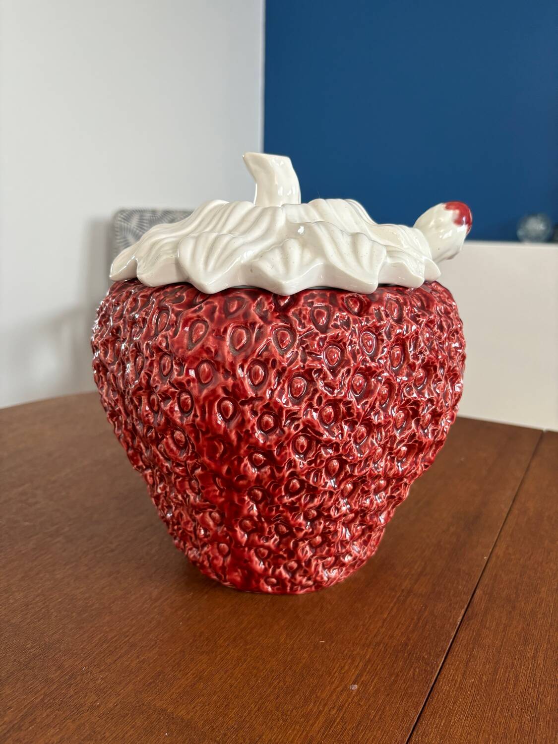 soupière fraise en barbotine vintage - ceramique vintage en forme de fraise - art de la table originale - soupière original barbotine fraise