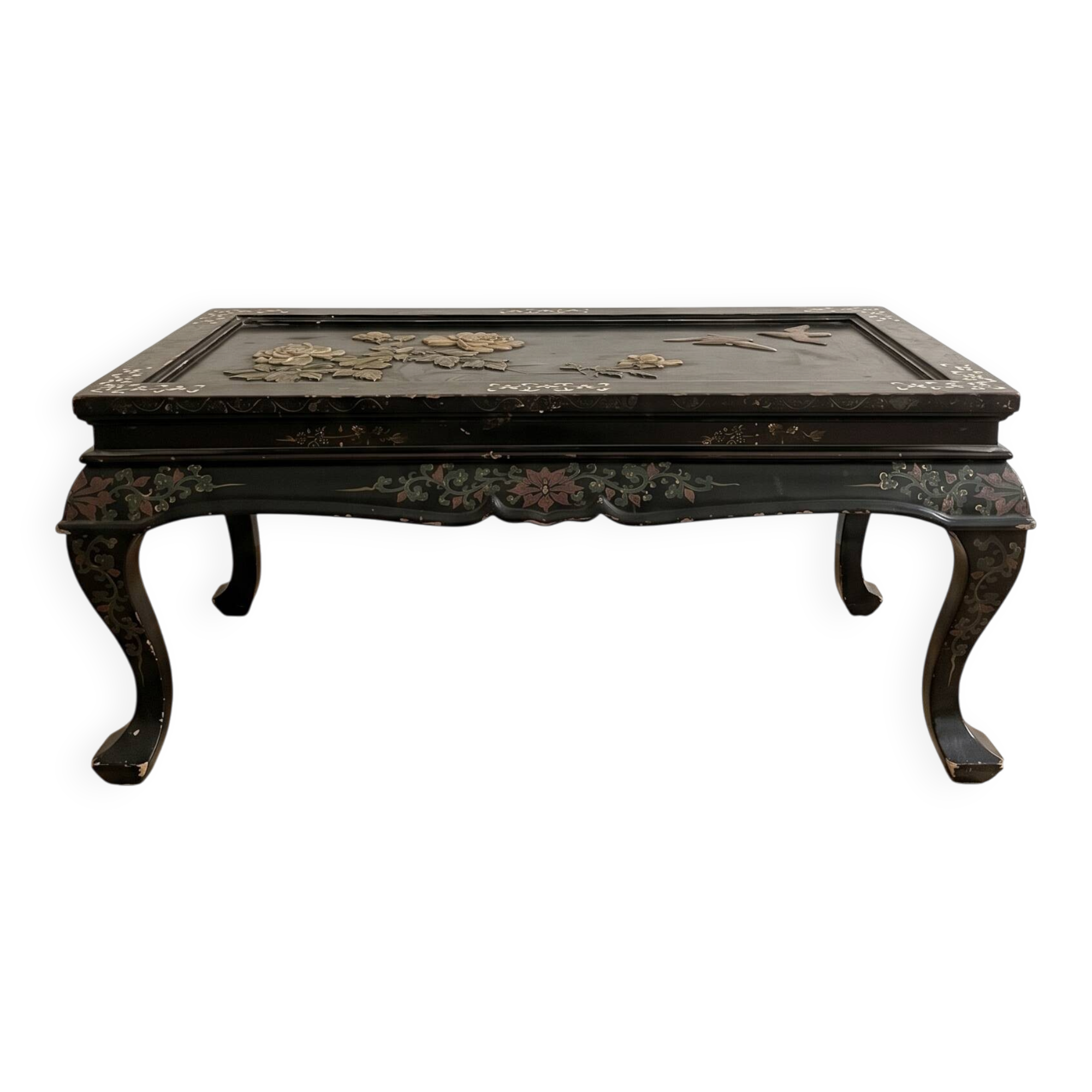 Table basse chinoise ancienne en bois noir et nacre