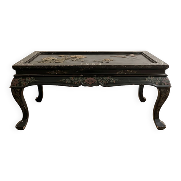 Antique Chinese coffee table in black wood and mother-of-pearl.