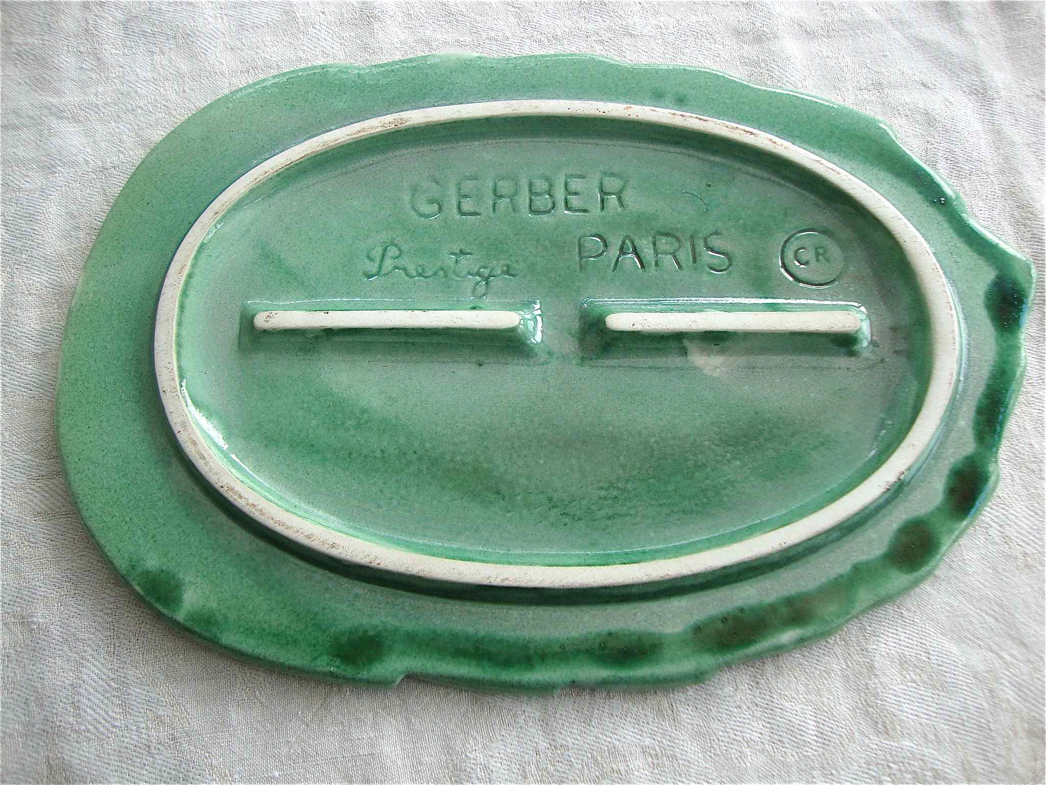 Green dish undertop
