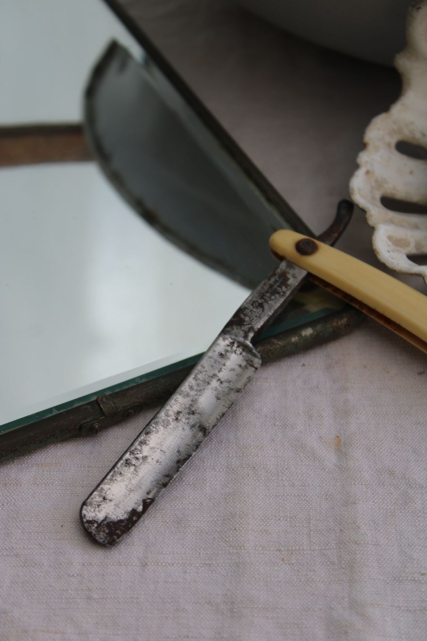 Barber's Mirror 19x34cm