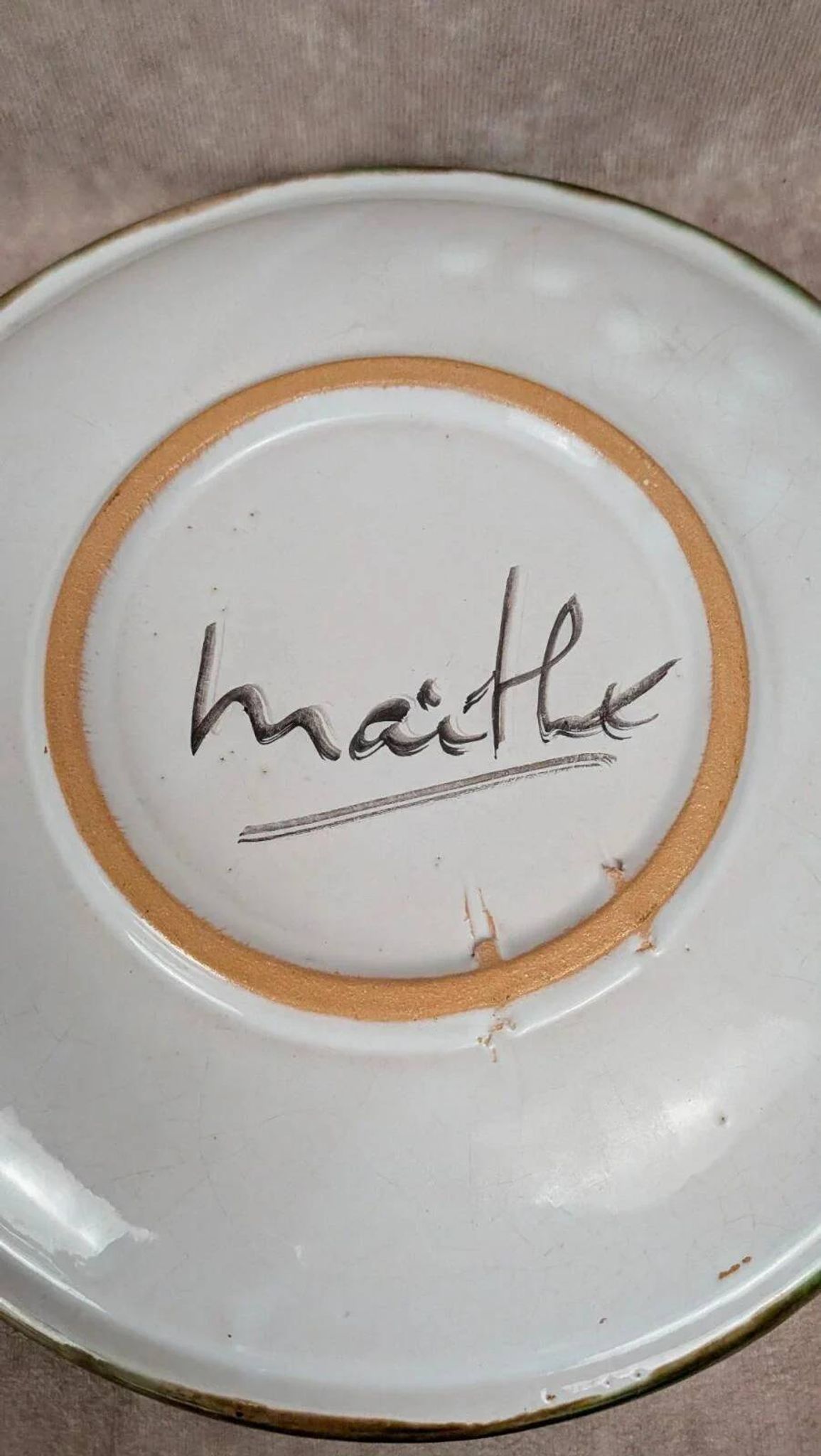Set of 6 handmade flat plates signed by Maïté – hand-painted designs
