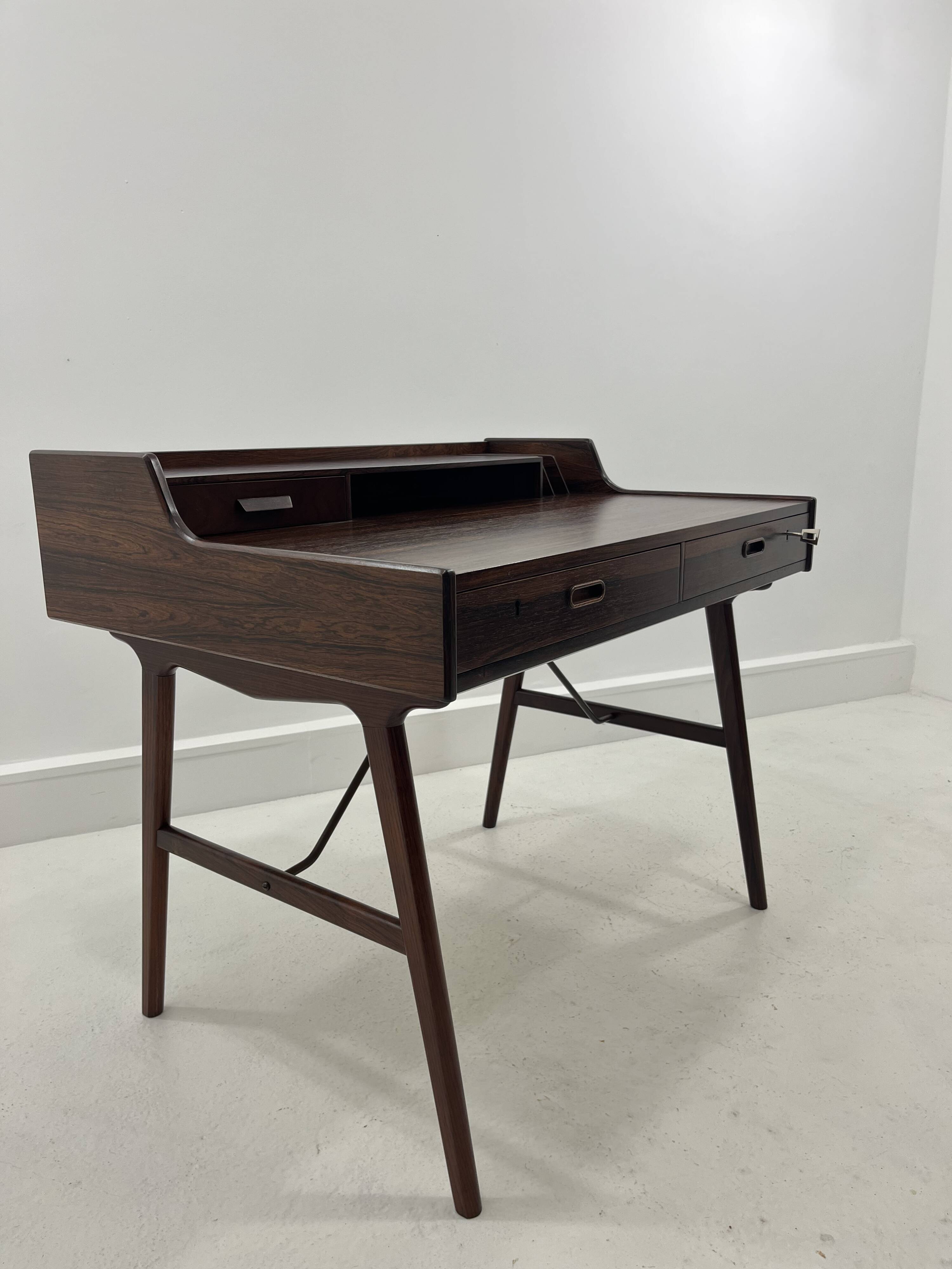 Bureau danois modèle 56 en palissandre par Arne Wahl Iversen pour Vinde Mobelfabrik