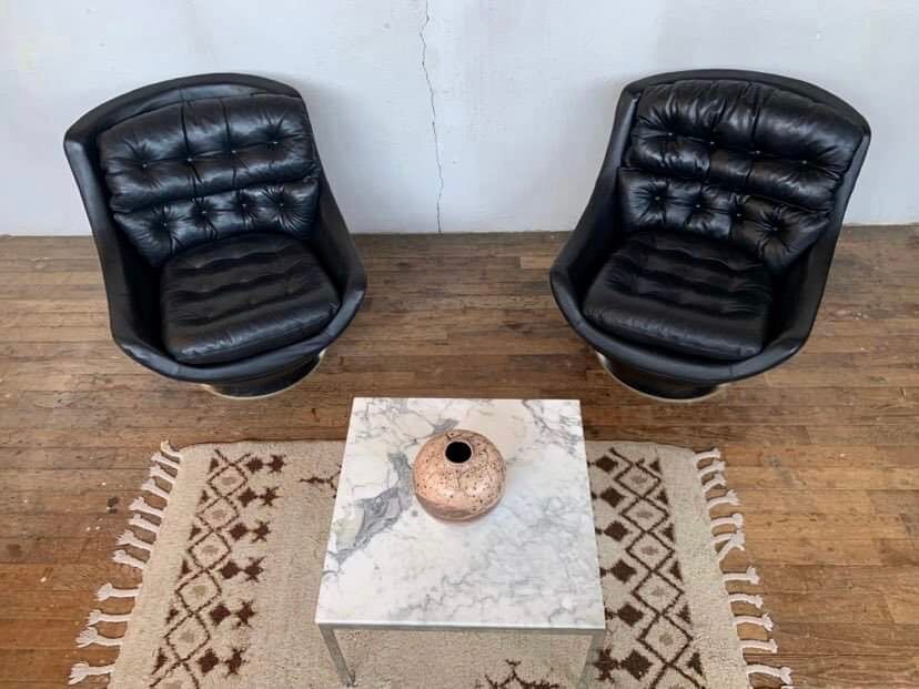 Pair of vintage swivel armchairs in black leather Tulip foot