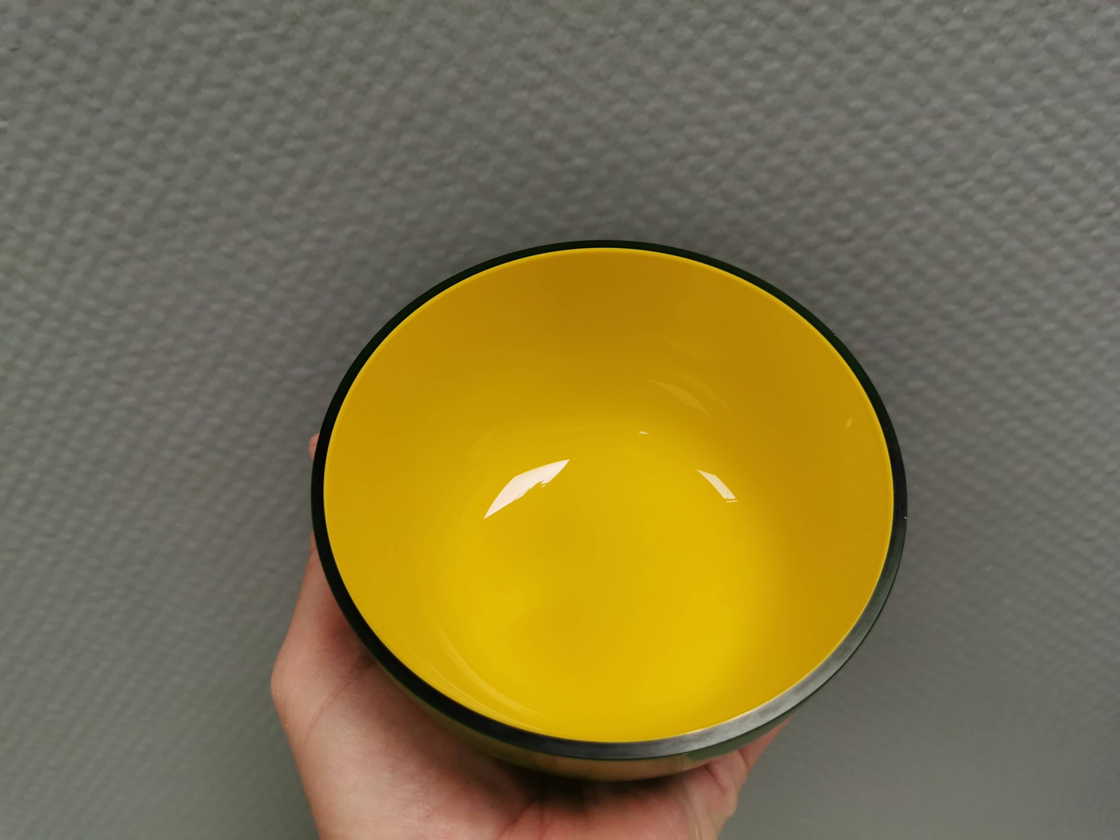 Bol en verre à deux couches des années 1960.